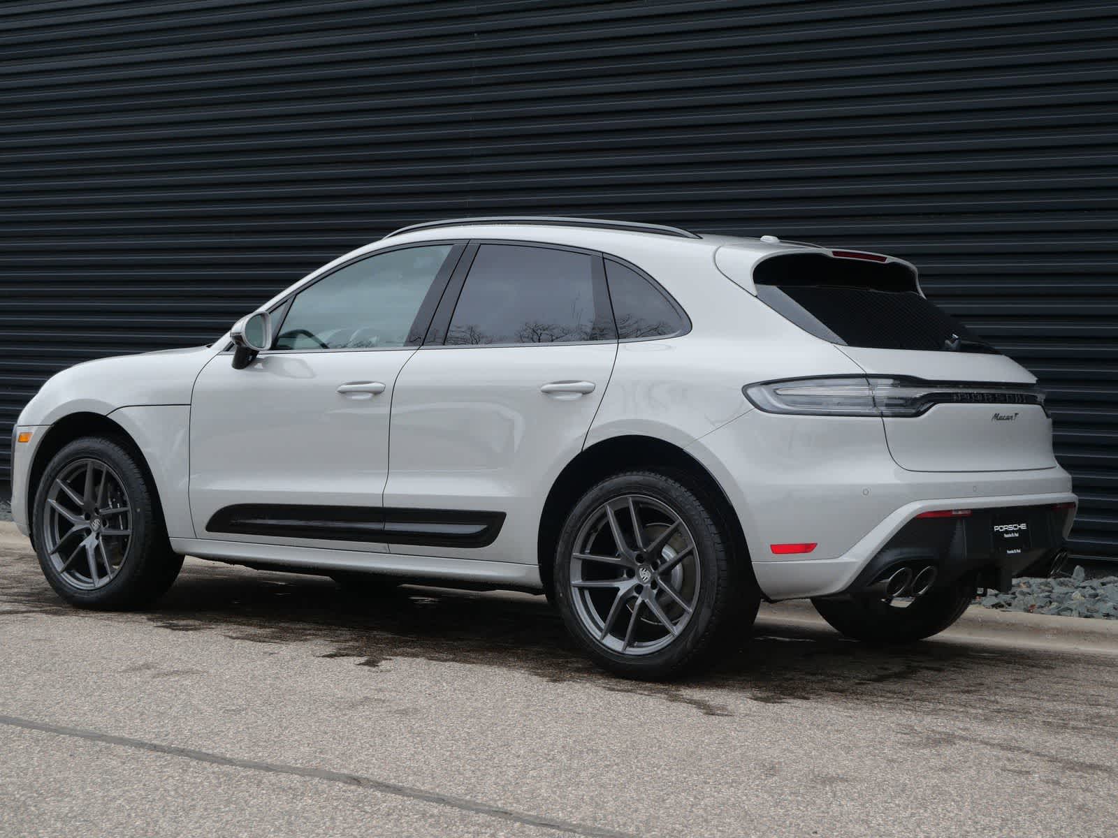 Thumbnail: 2026 Porsche Macan - 3
