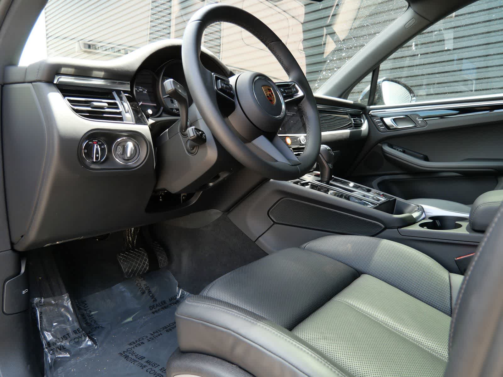 Thumbnail: 2025 Porsche Macan - 4