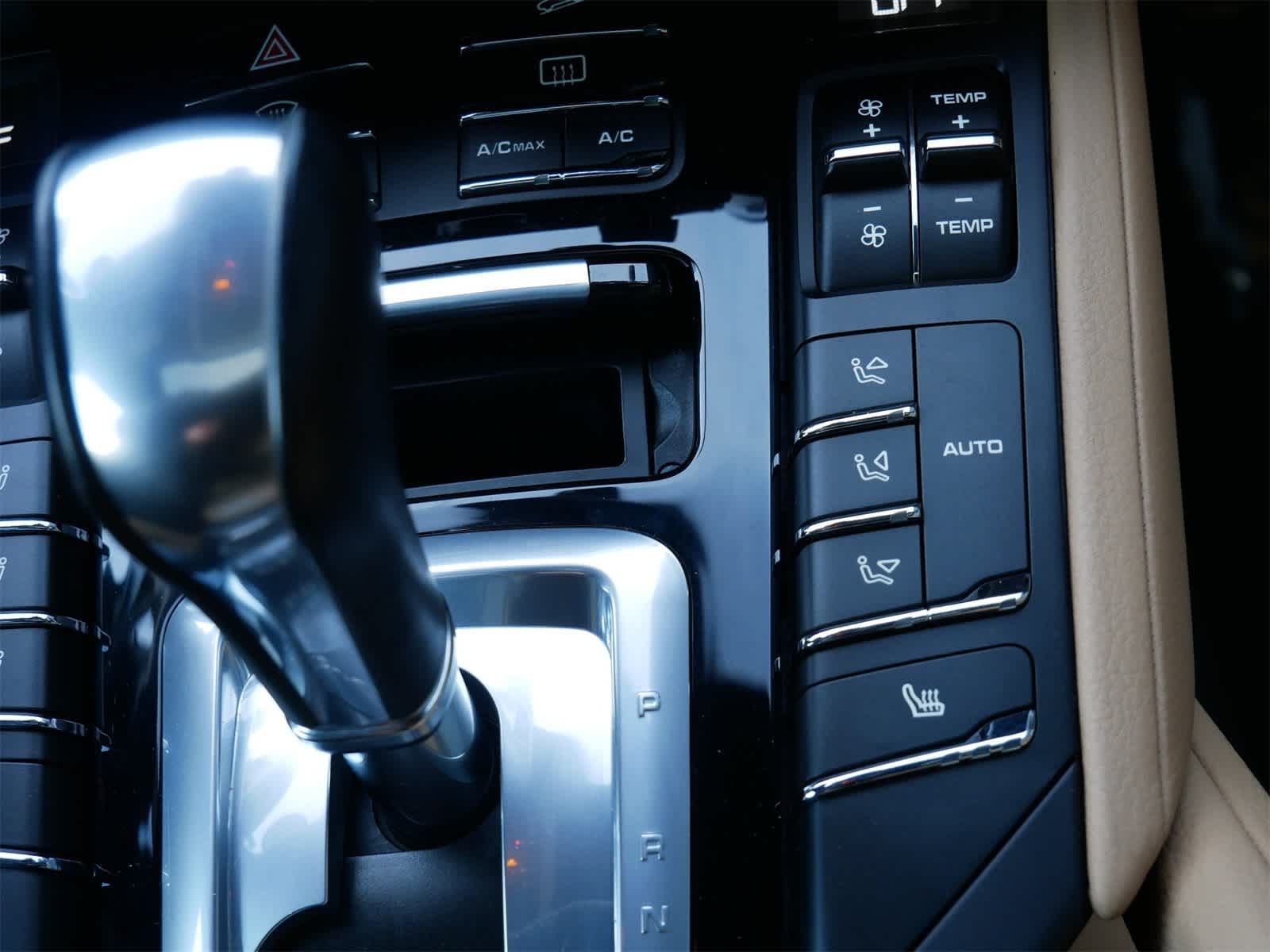 Thumbnail: 2014 Porsche Cayenne - 22