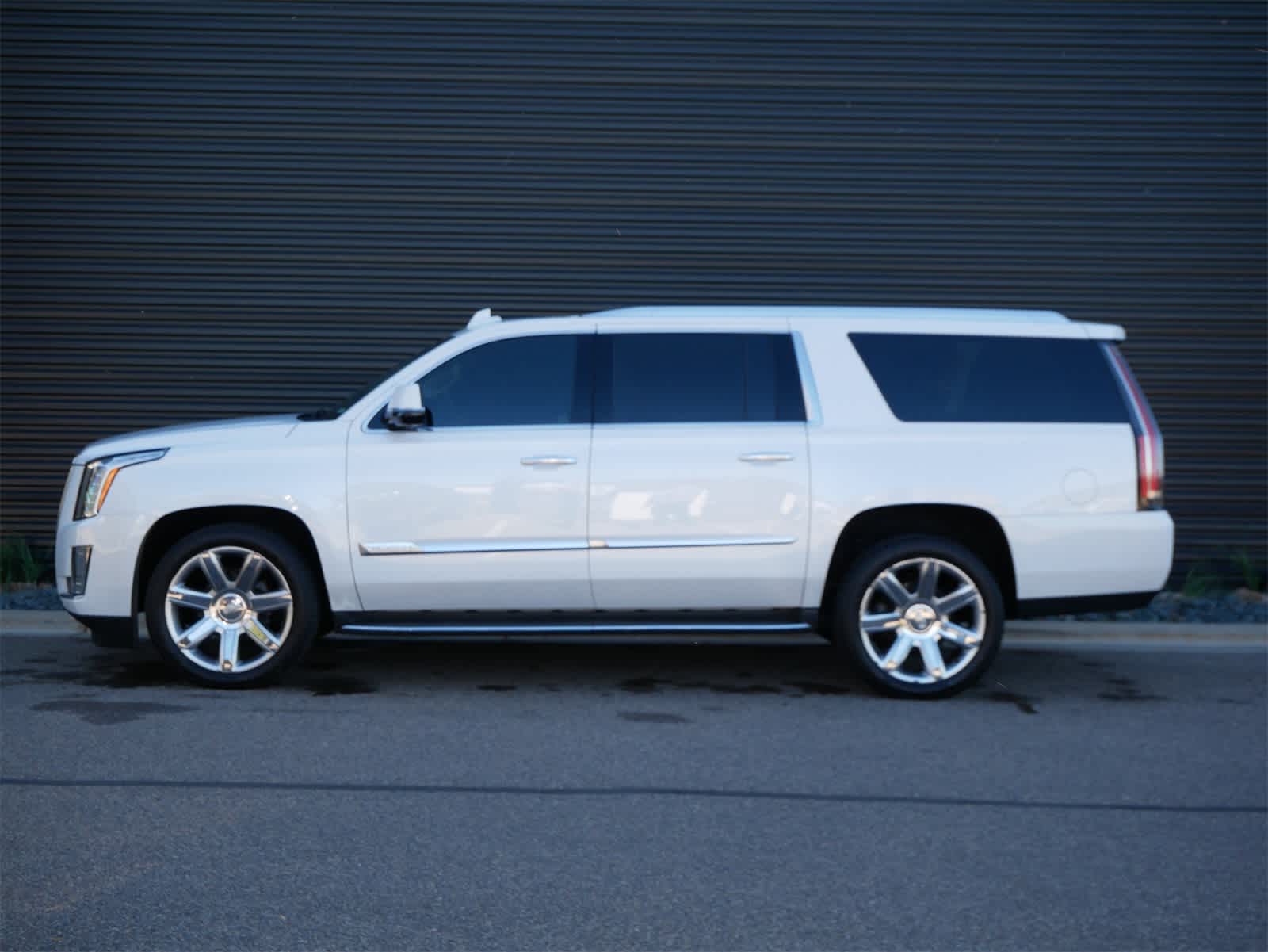 Thumbnail: 2016 Cadillac Escalade - 22