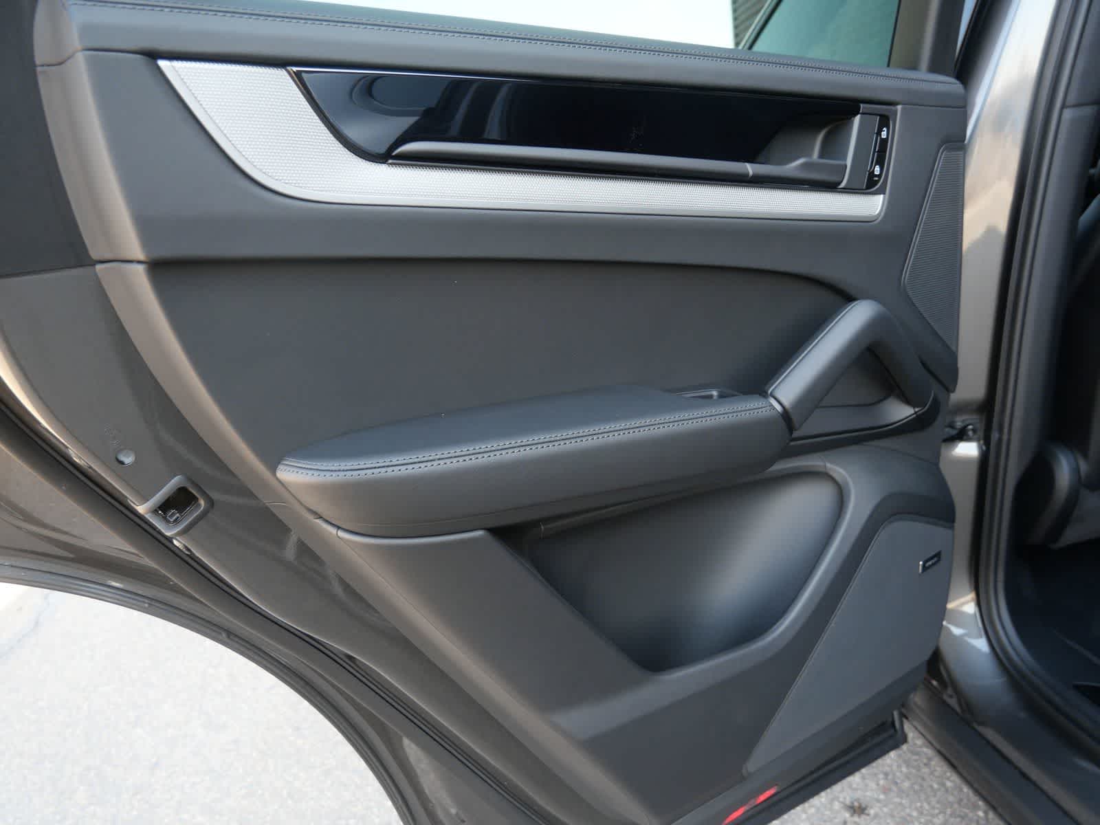 Thumbnail: 2026 Porsche Cayenne - 12