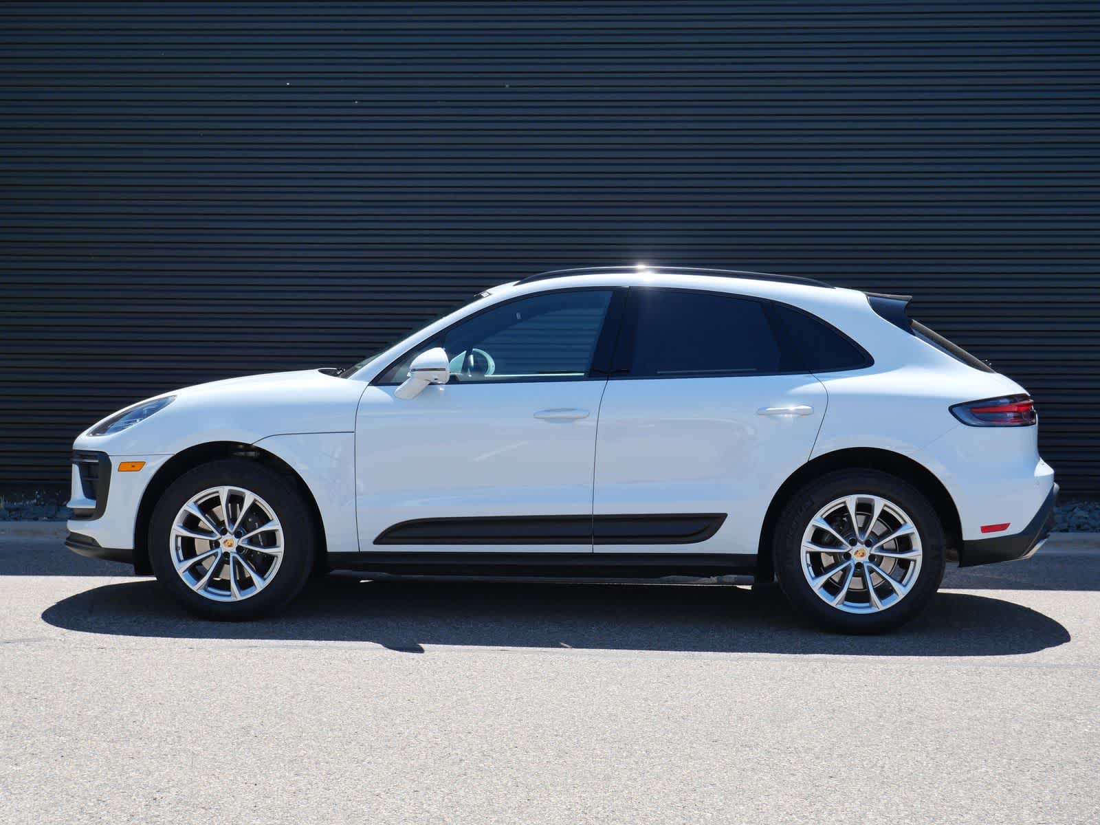 Thumbnail: 2025 Porsche Macan - 2