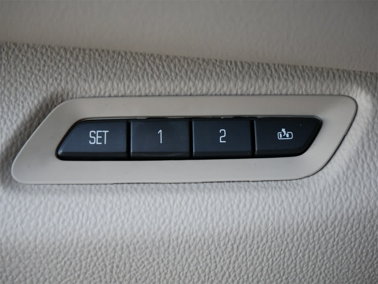 Thumbnail: 2016 Cadillac Escalade - 16