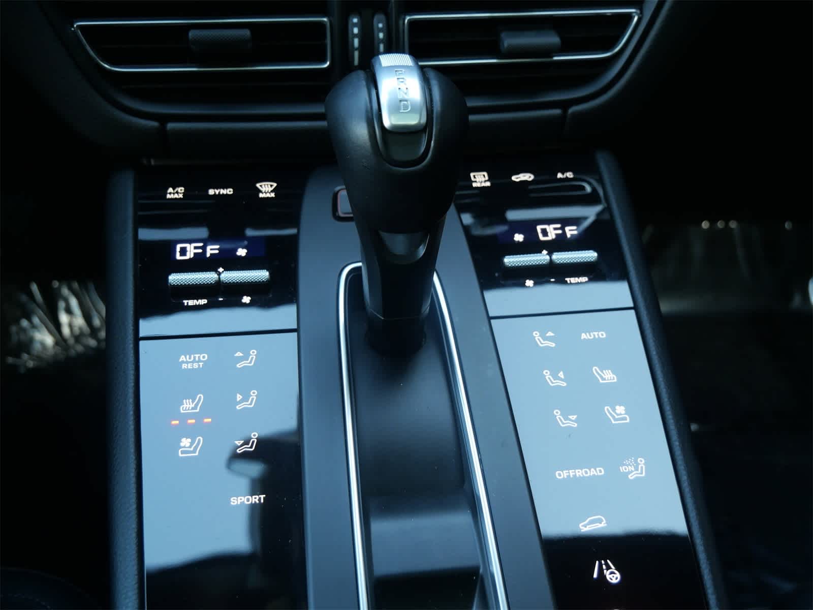 Thumbnail: 2023 Porsche Macan - 16