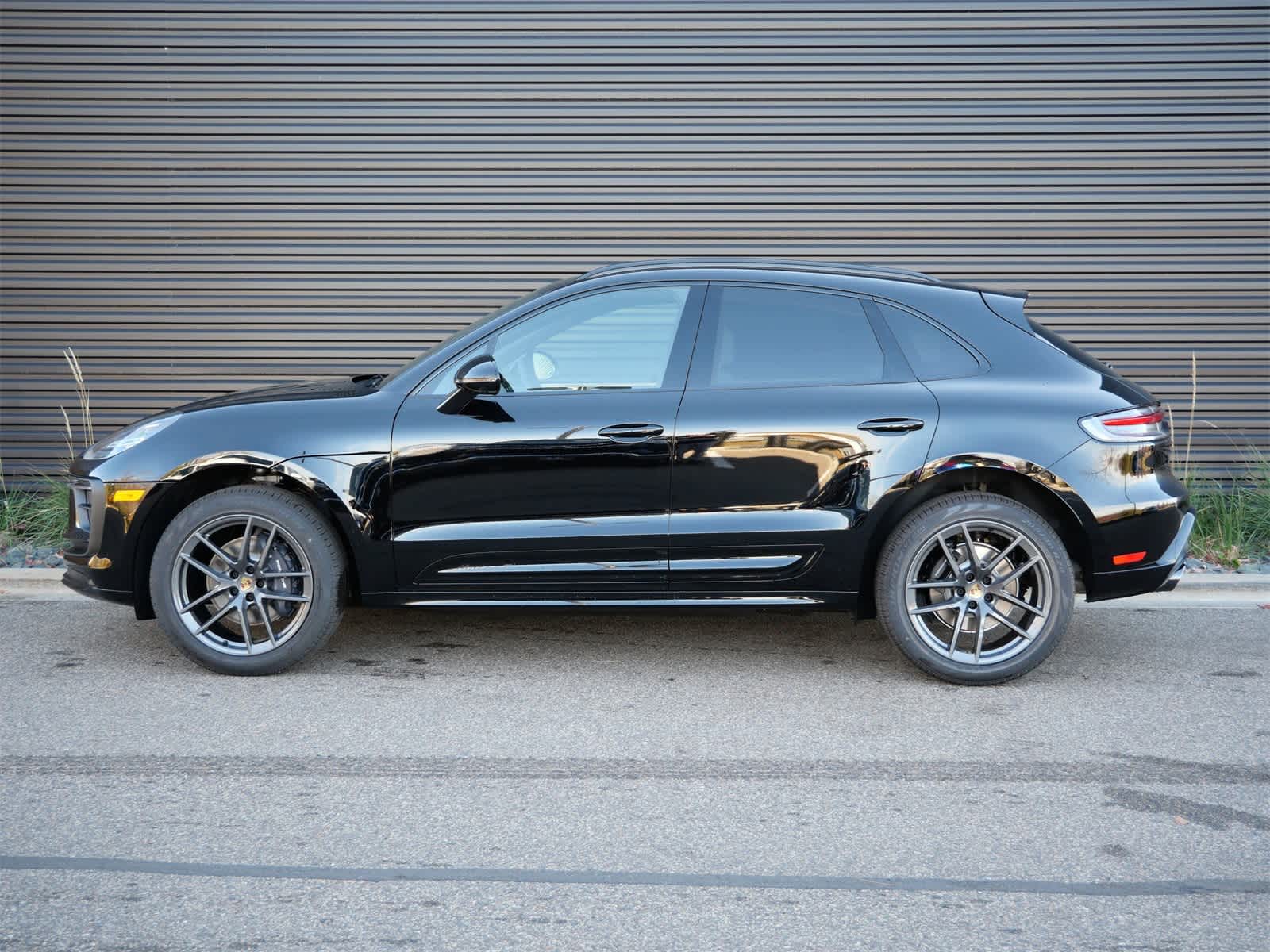 Thumbnail: 2026 Porsche Macan - 2