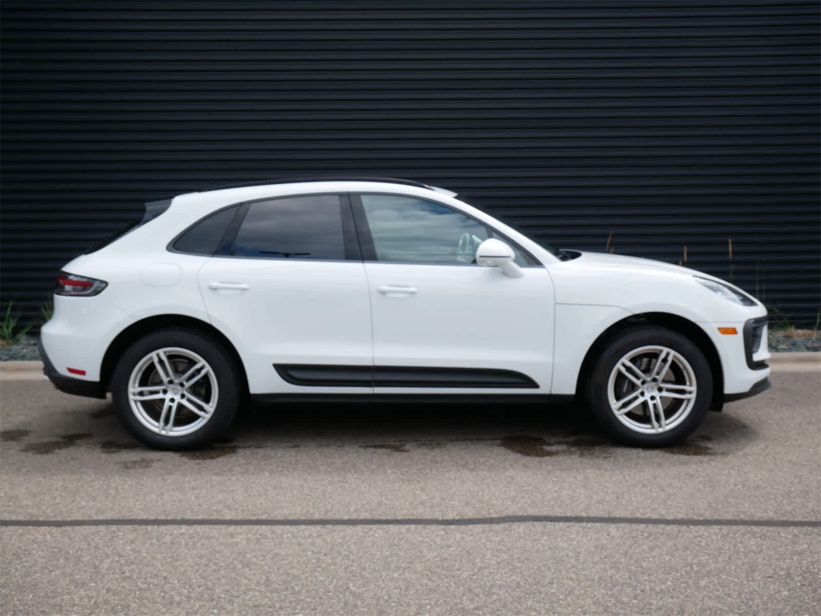 Thumbnail: 2024 Porsche Macan - 24