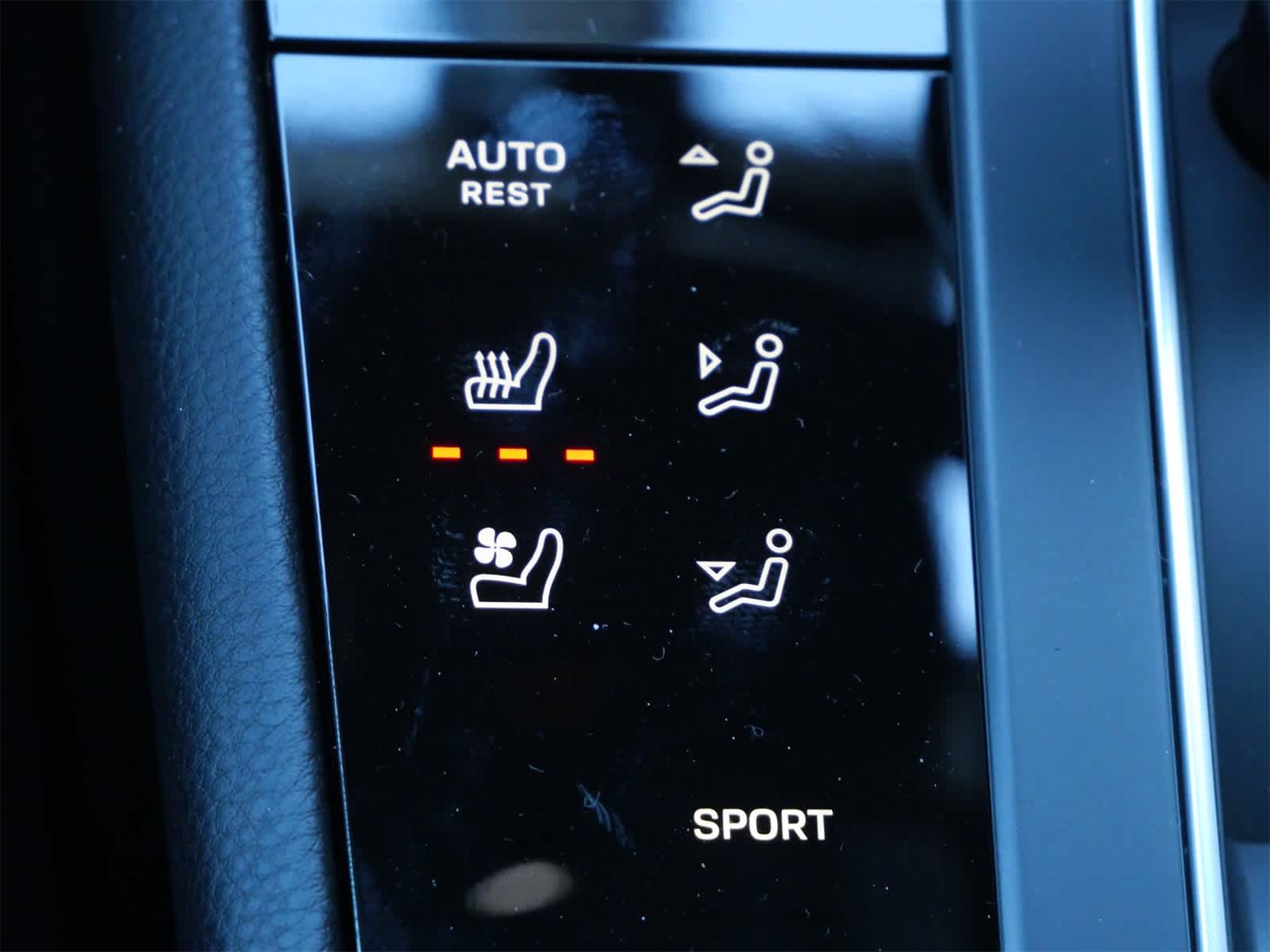 Thumbnail: 2026 Porsche Macan - 20