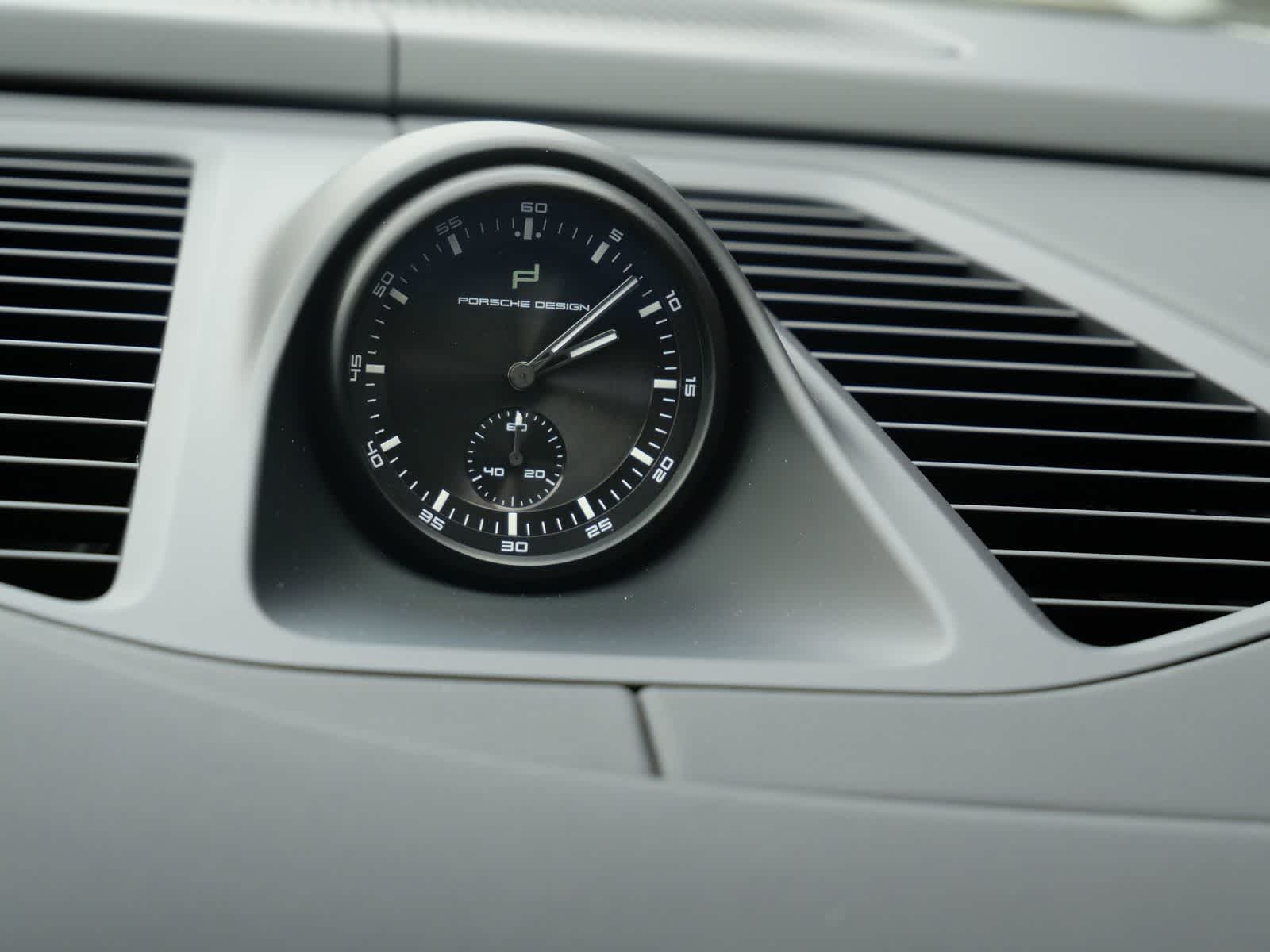 Thumbnail: 2025 Porsche Macan - 27