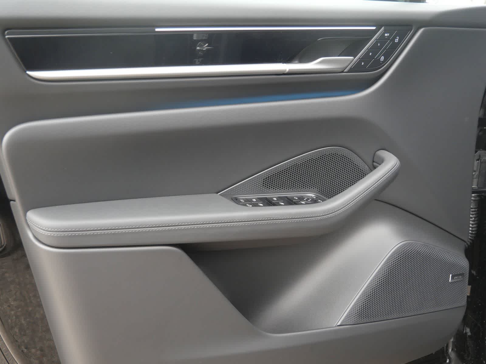 Thumbnail: 2026 Porsche Macan - 8