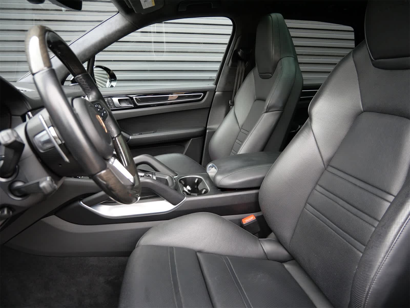 Thumbnail: 2022 Porsche Cayenne - 30