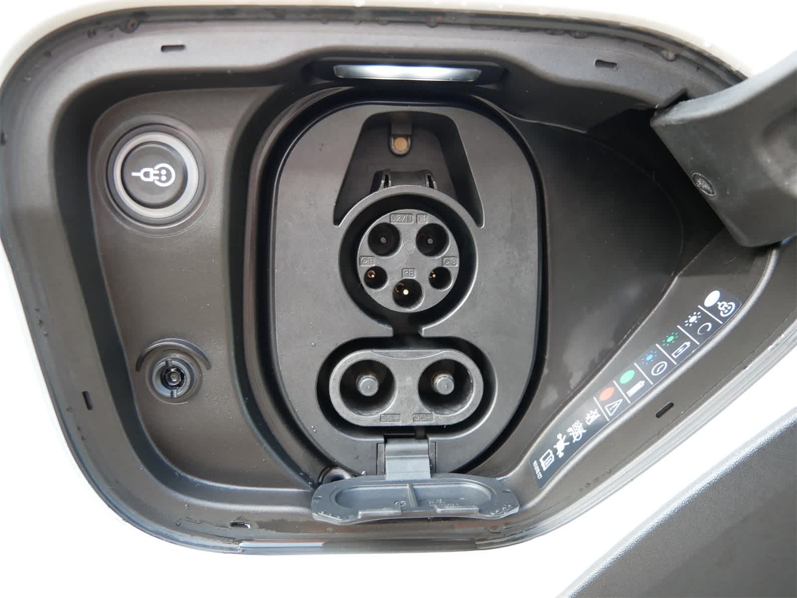 Thumbnail: 2023 Porsche Taycan - 22