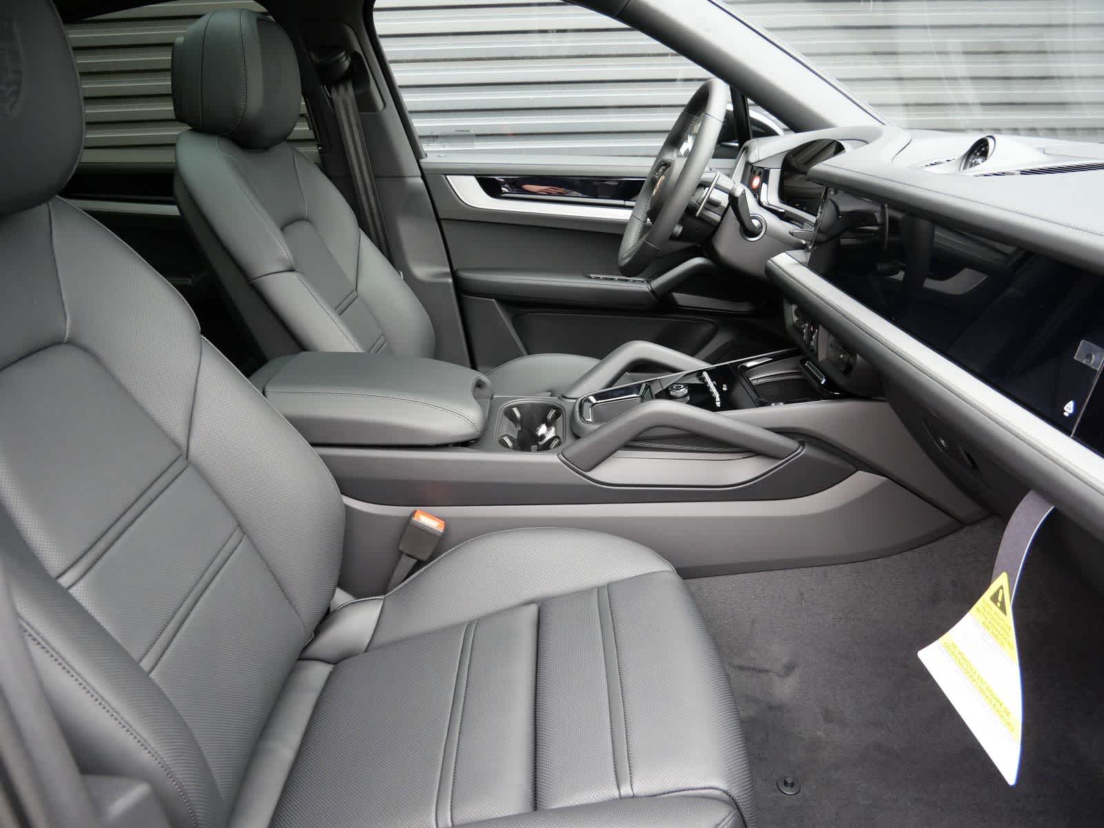 Thumbnail: 2026 Porsche Cayenne - 29