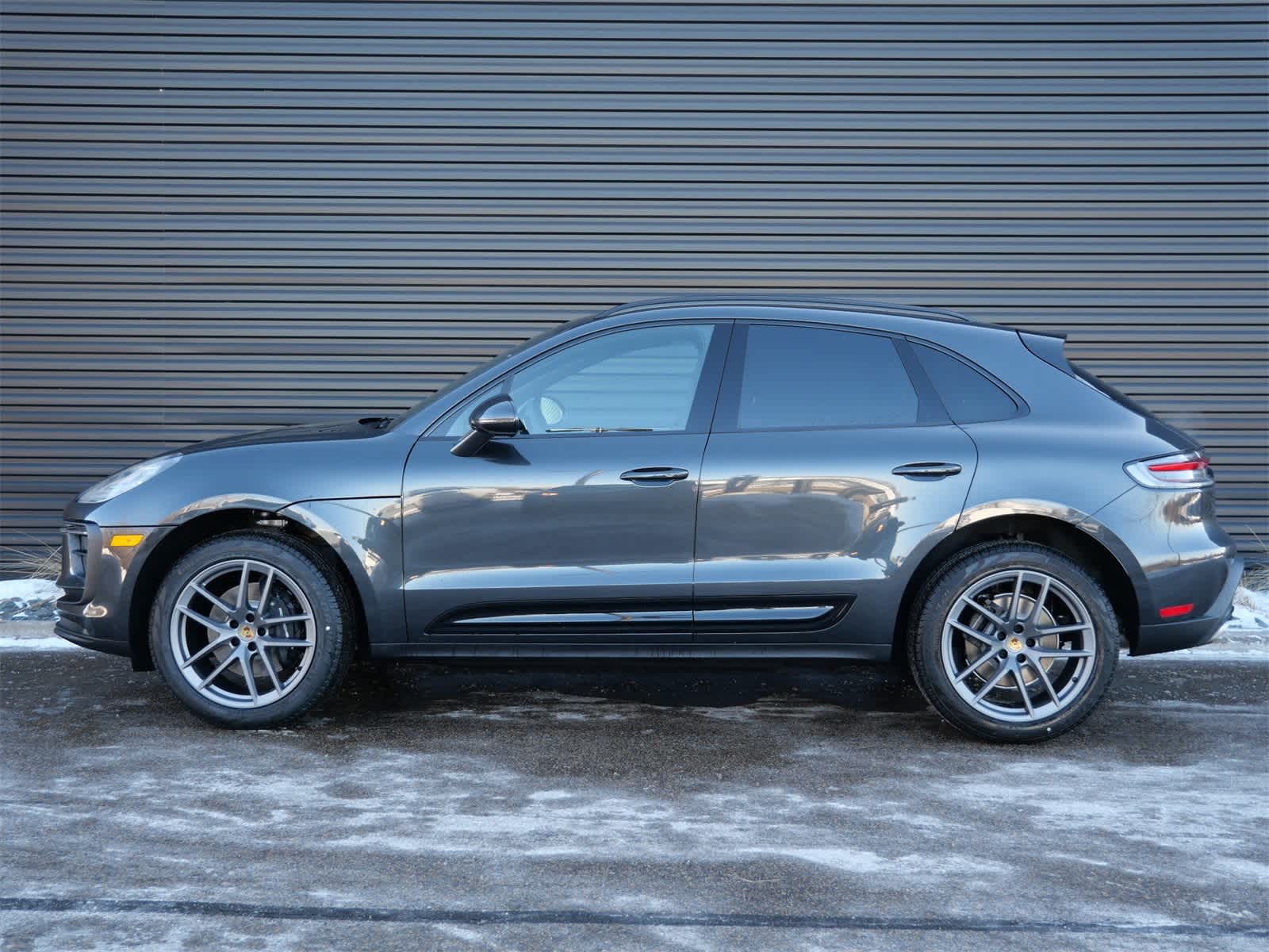 Thumbnail: 2026 Porsche Macan - 2