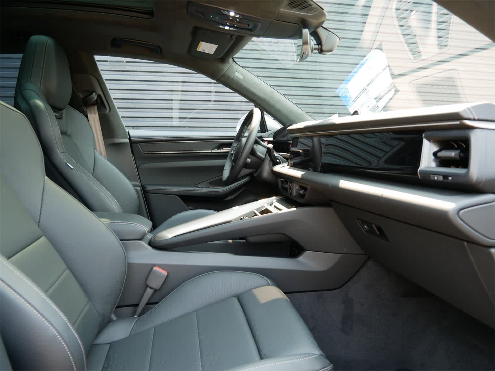 Thumbnail: 2025 Porsche Macan - 26