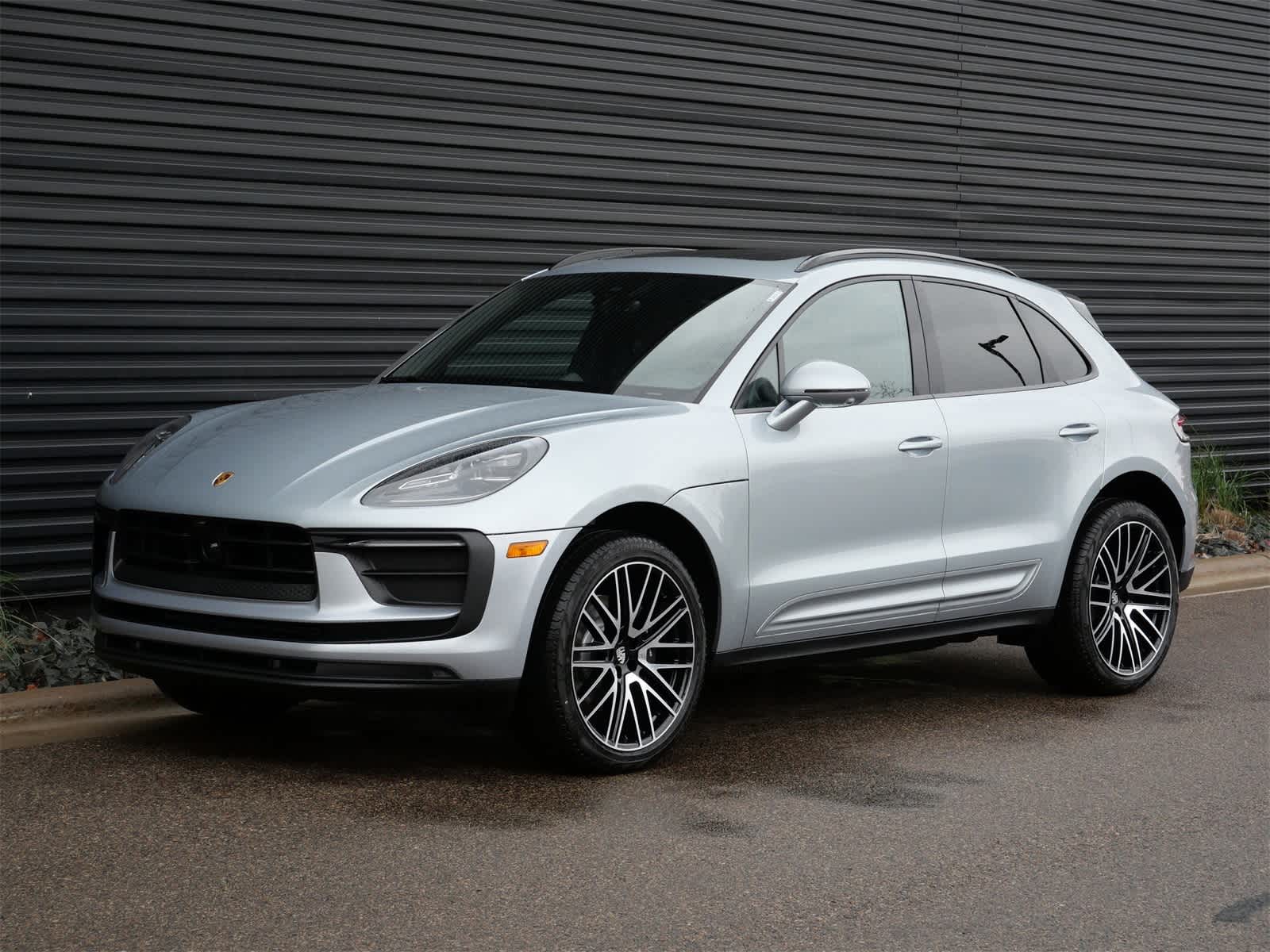 Thumbnail: 2026 Porsche Macan - 1