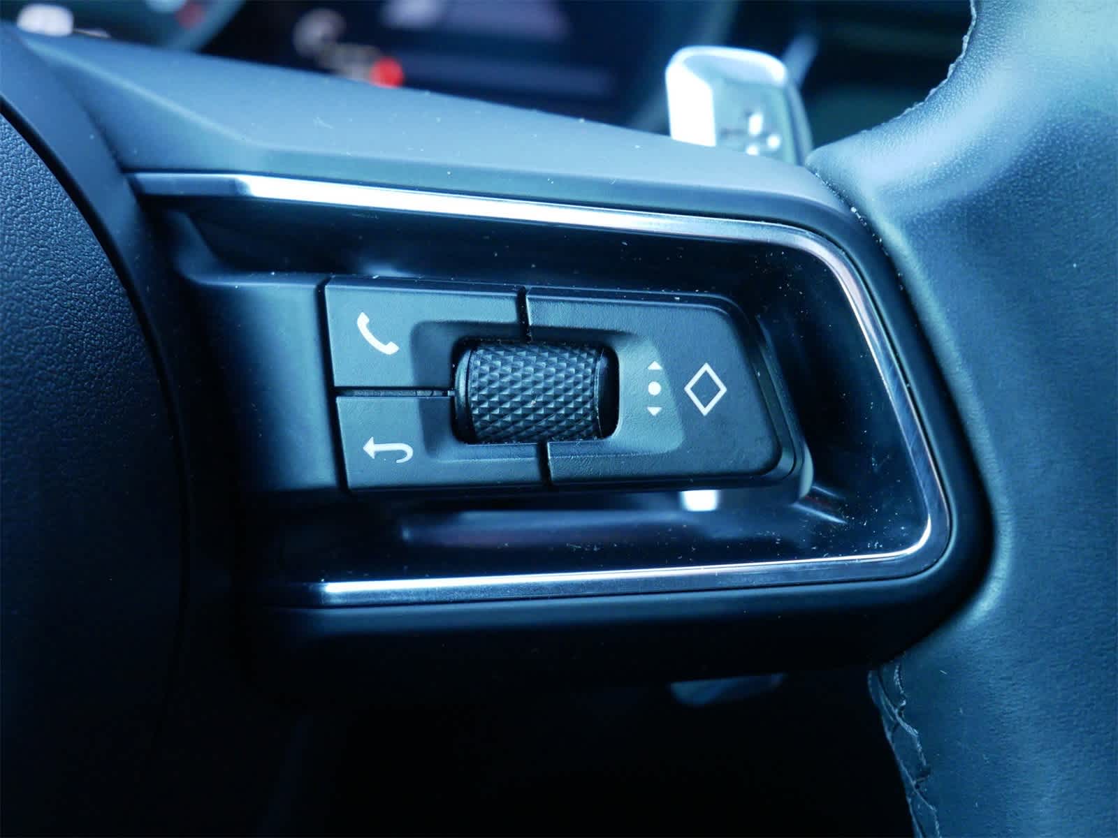 Thumbnail: 2022 Porsche Macan - 16