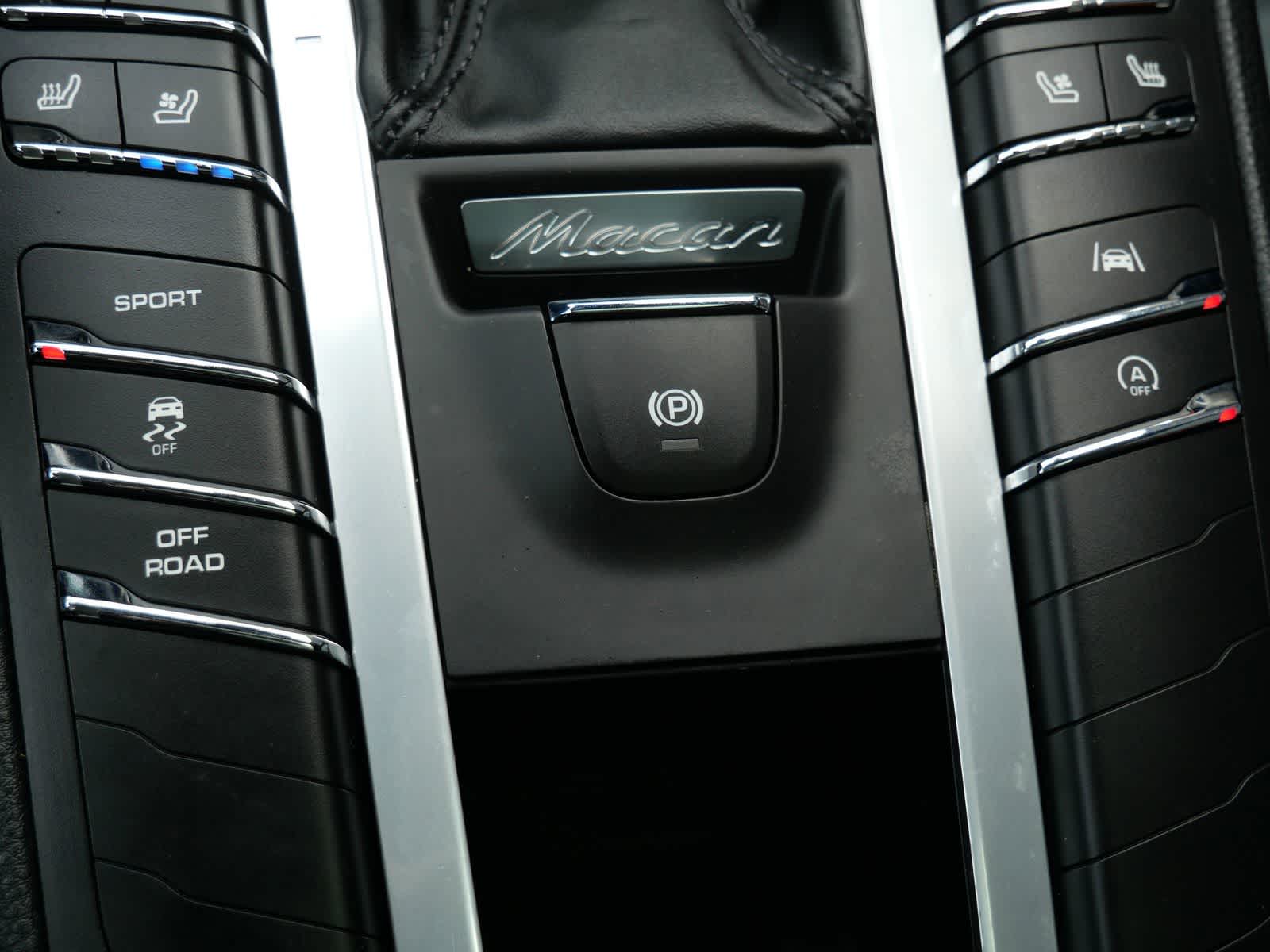 Thumbnail: 2020 Porsche Macan - 18