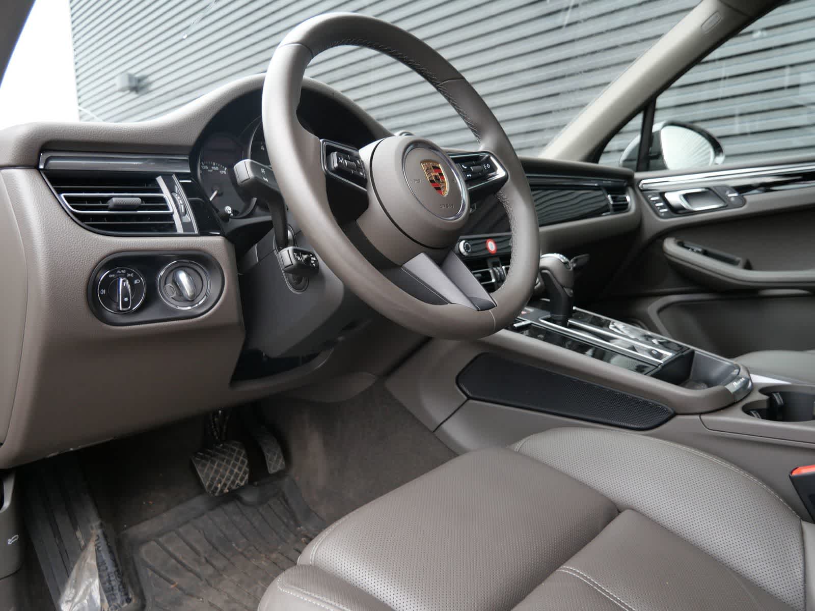 Thumbnail: 2025 Porsche Macan - 4