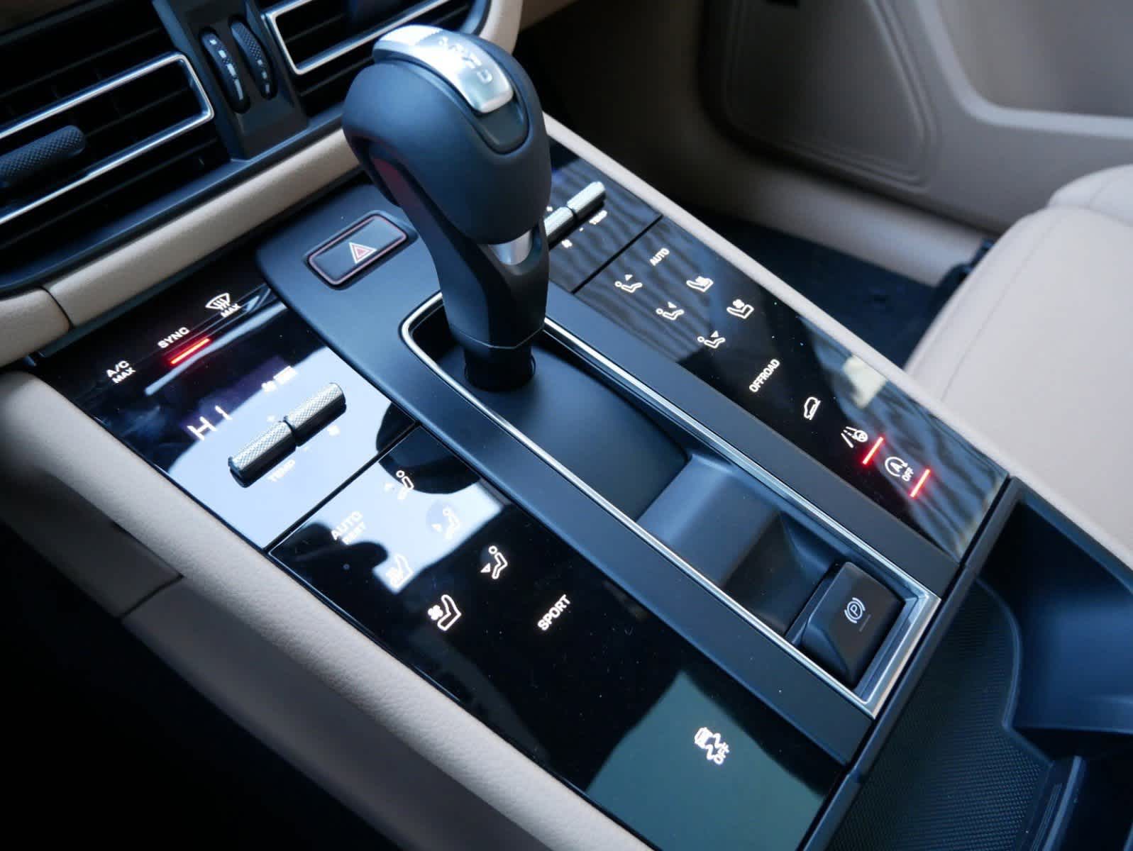 Thumbnail: 2025 Porsche Macan - 20