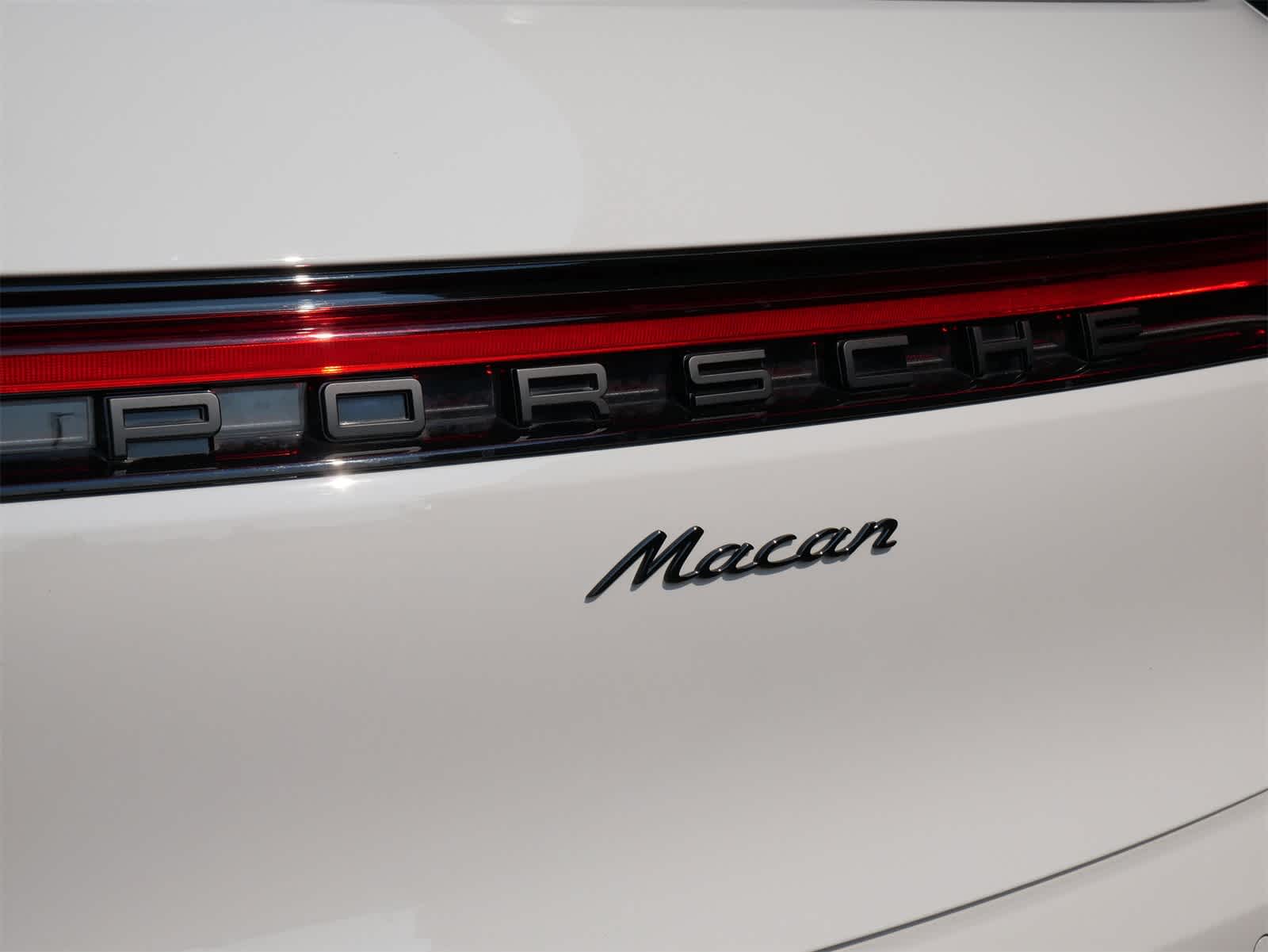 Thumbnail: 2025 Porsche Macan - 25