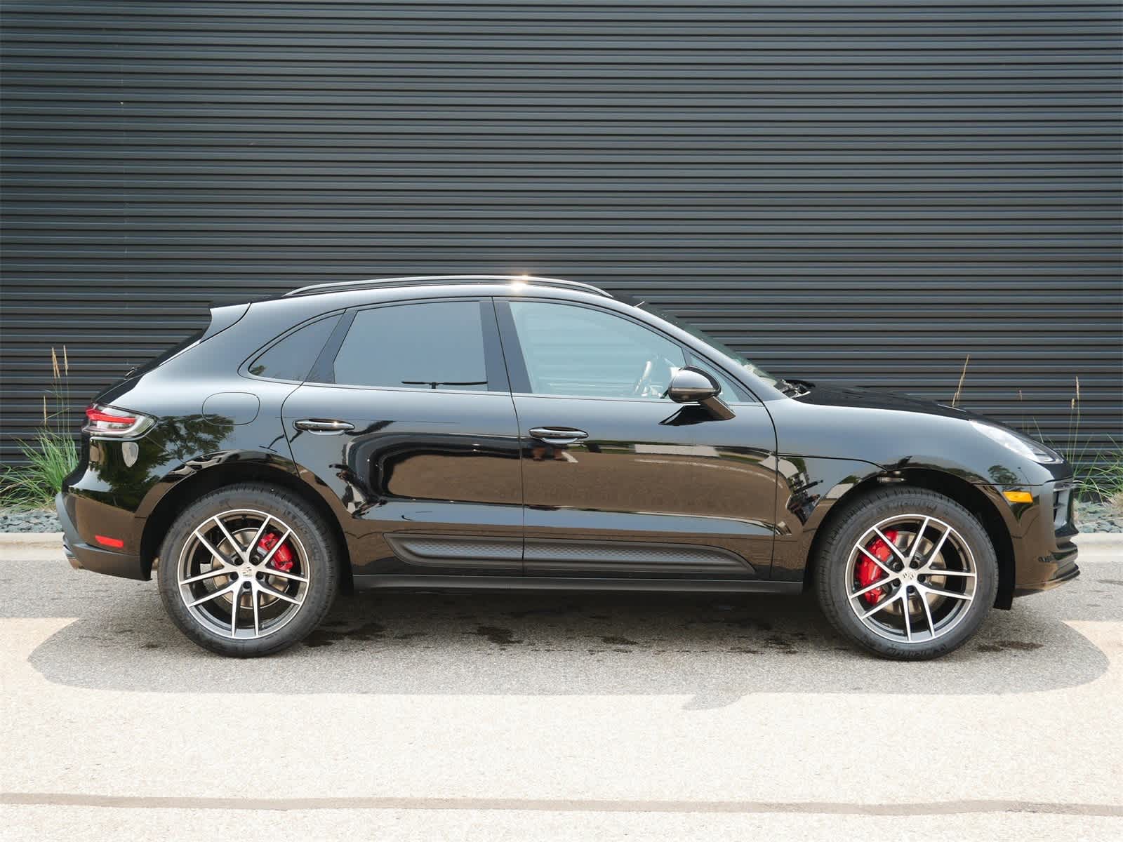 Thumbnail: 2025 Porsche Macan - 24