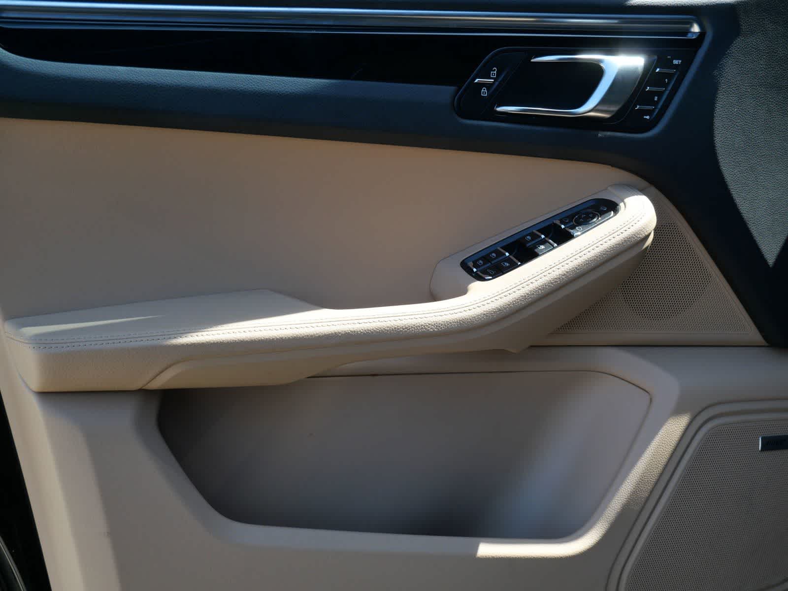 Thumbnail: 2024 Porsche Macan - 9