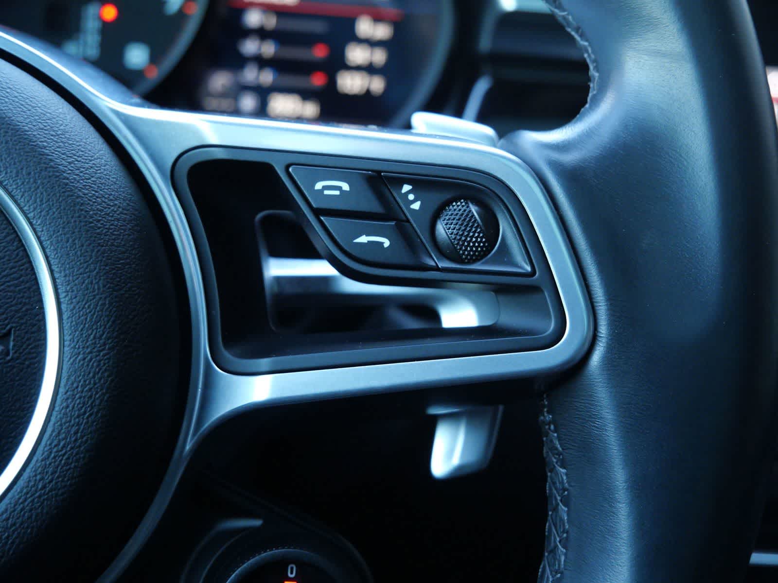 Thumbnail: 2021 Porsche Macan - 18