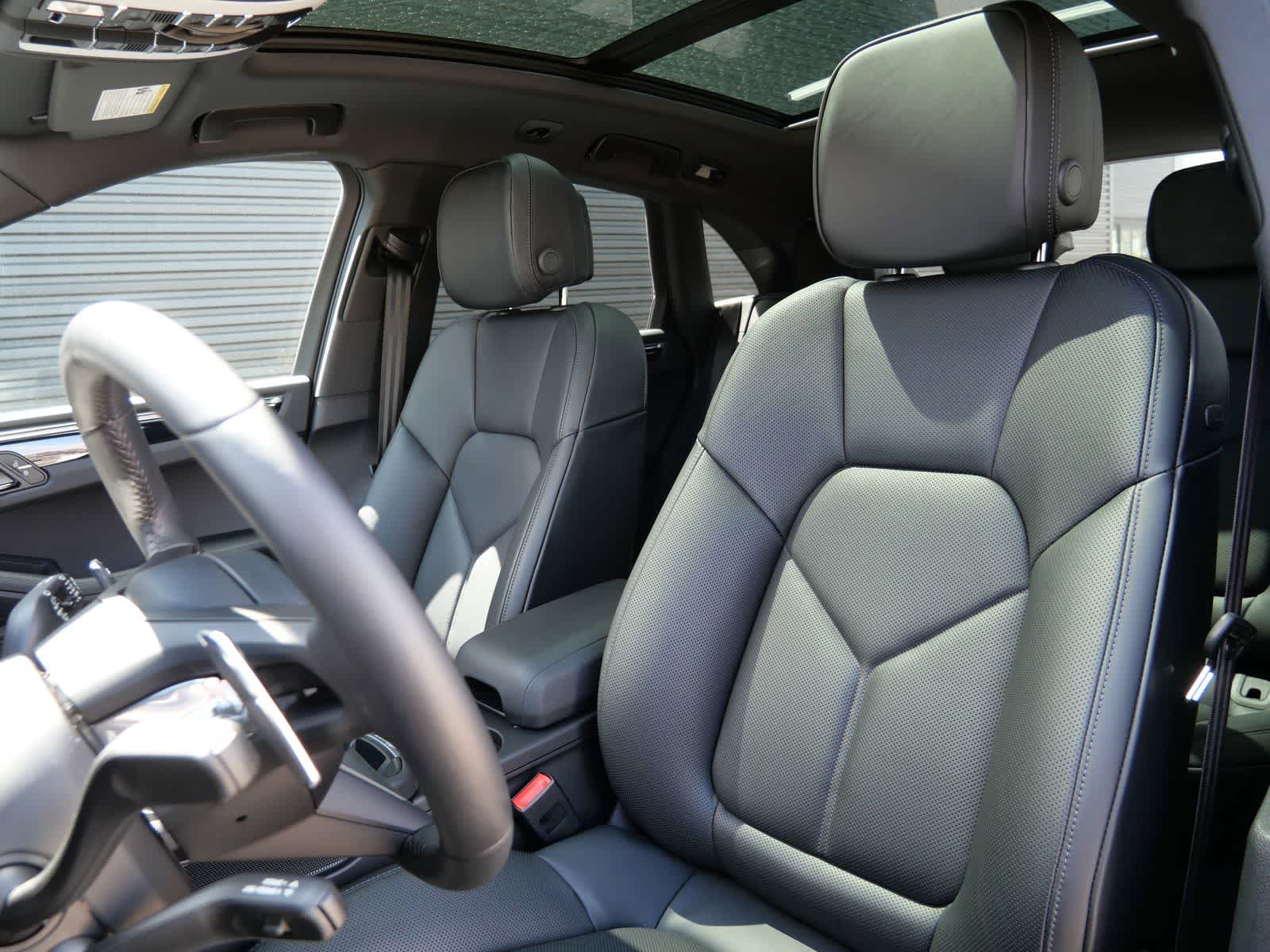 Thumbnail: 2026 Porsche Macan - 5