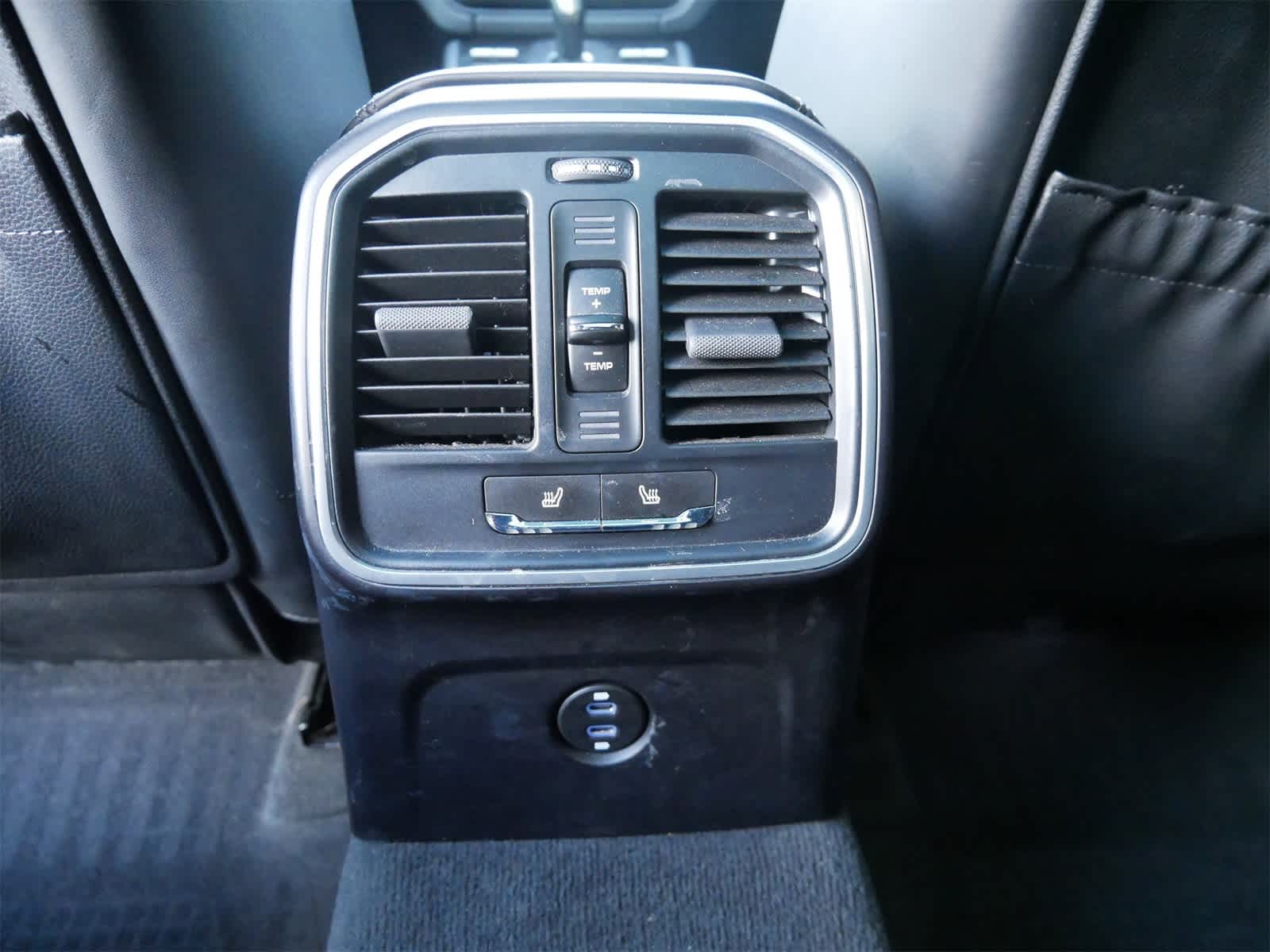 Thumbnail: 2023 Porsche Macan - 12