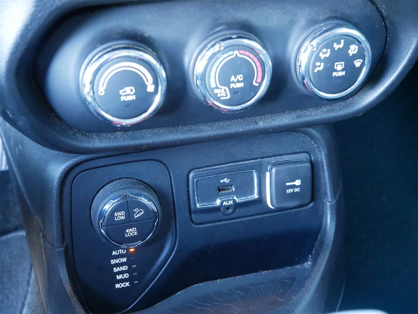 Thumbnail: 2016 Jeep Renegade - 17