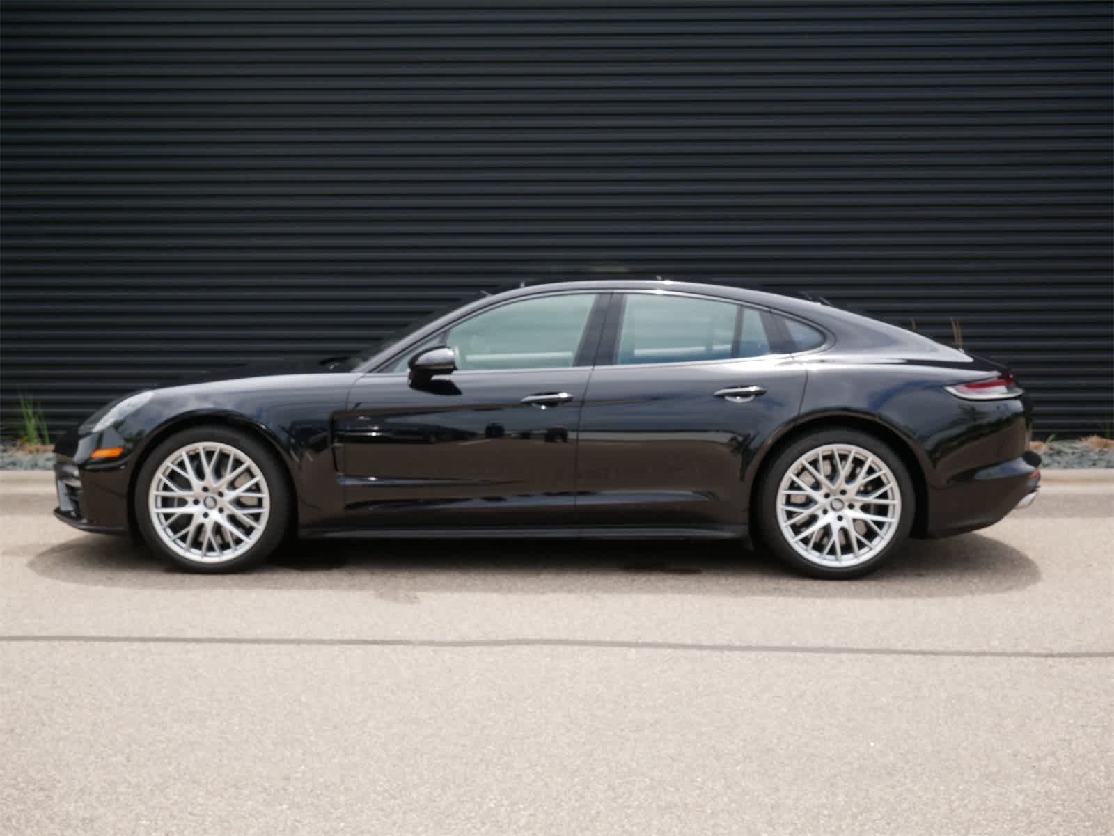 Thumbnail: 2021 Porsche Panamera - 2