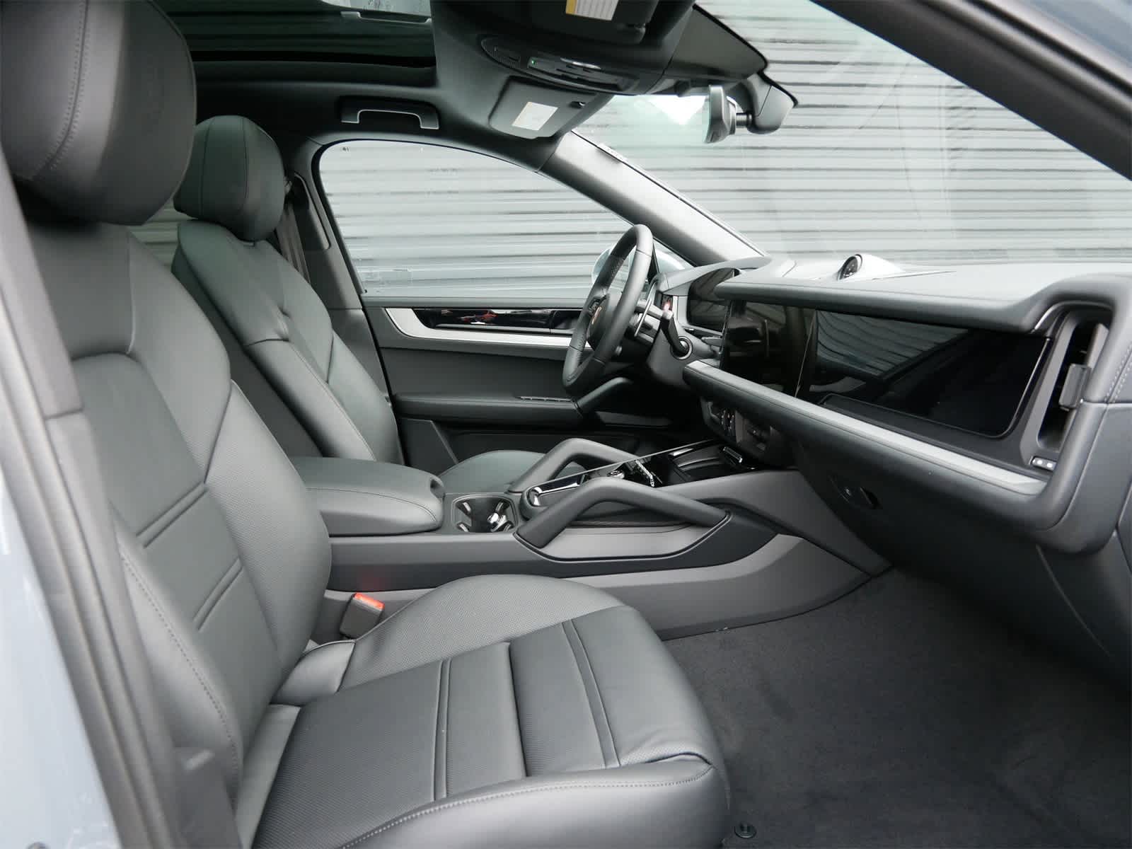 Thumbnail: 2026 Porsche Cayenne - 26