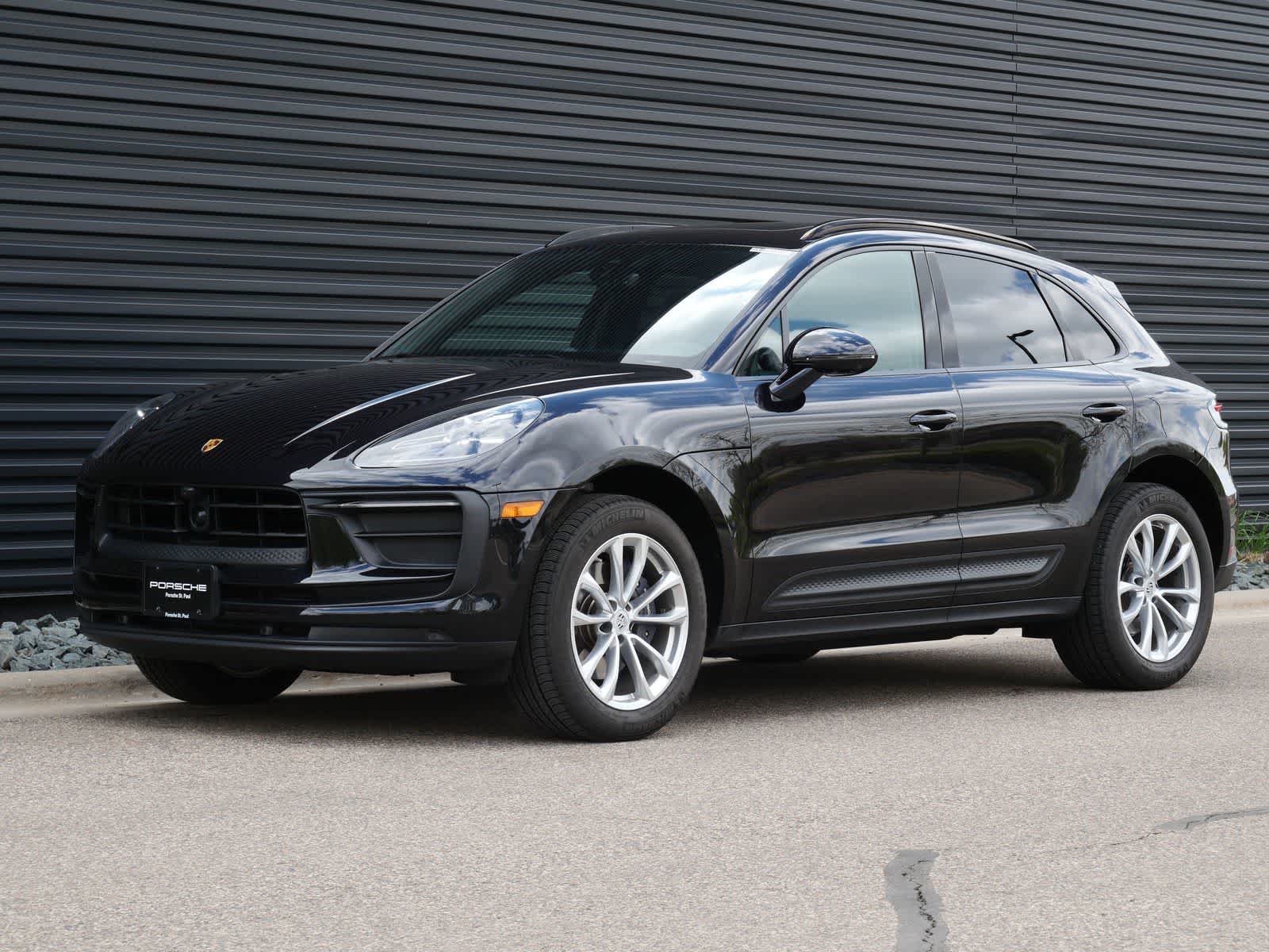 Thumbnail: 2025 Porsche Macan - 1