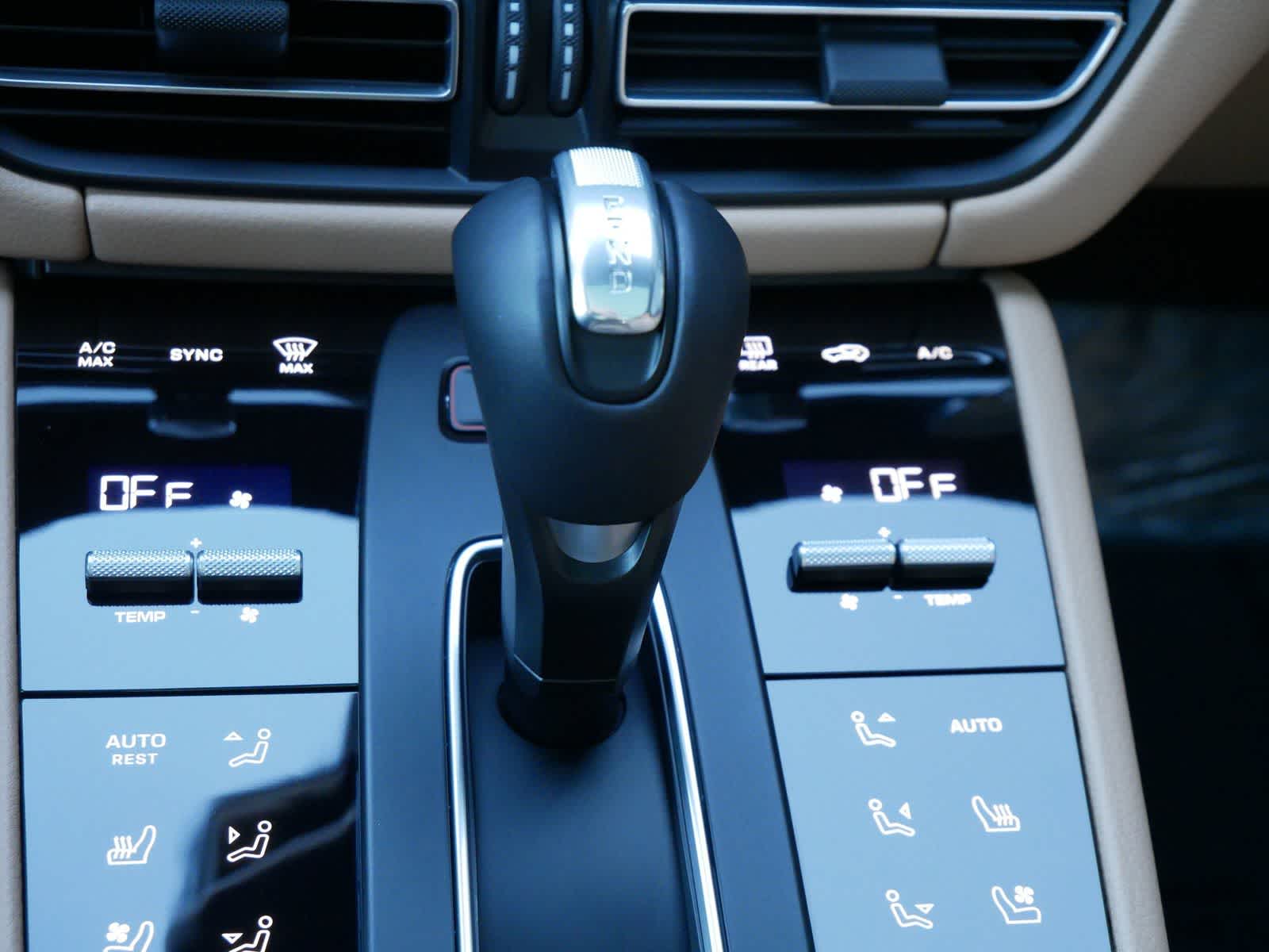 Thumbnail: 2025 Porsche Macan - 22