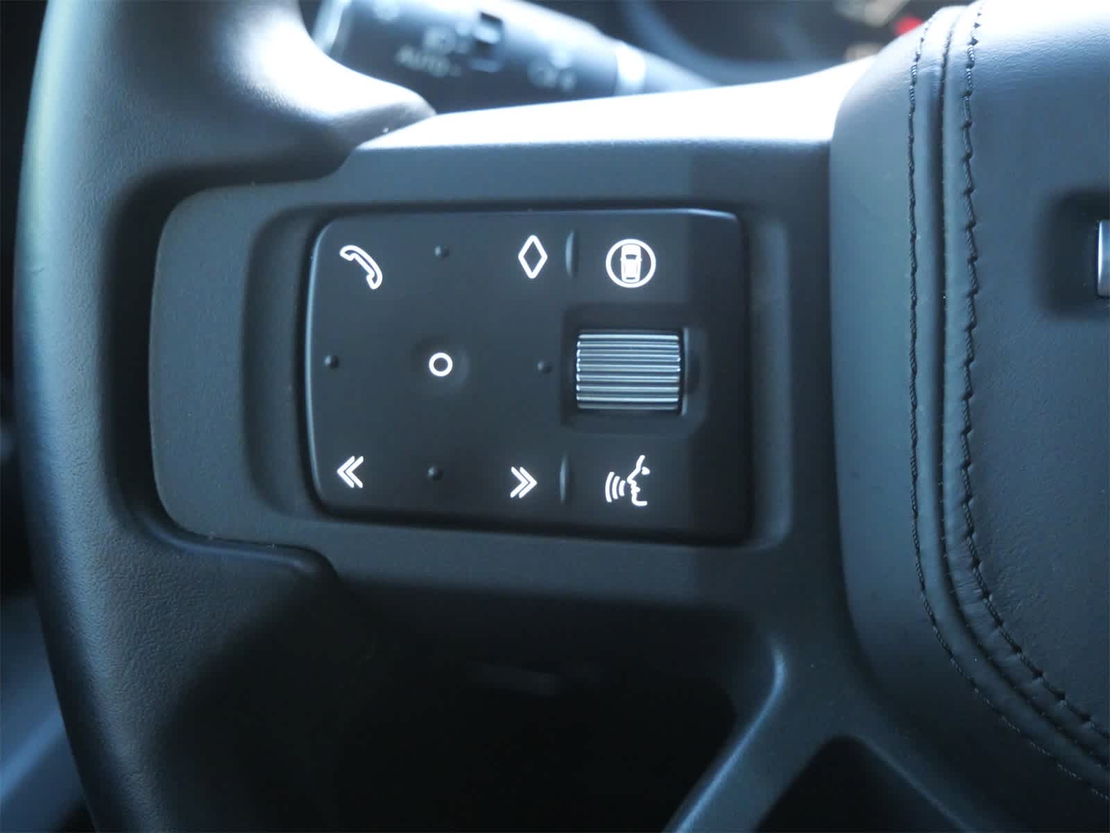 Thumbnail: 2024 Land Rover Defender - 20