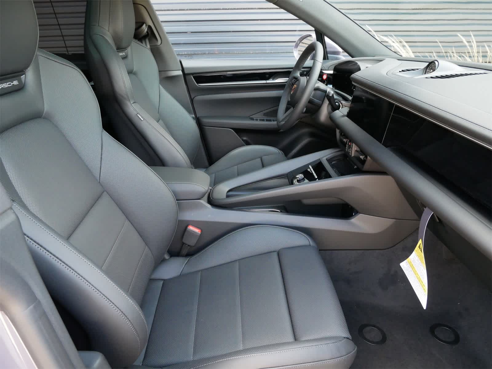 Thumbnail: 2025 Porsche Macan - 27