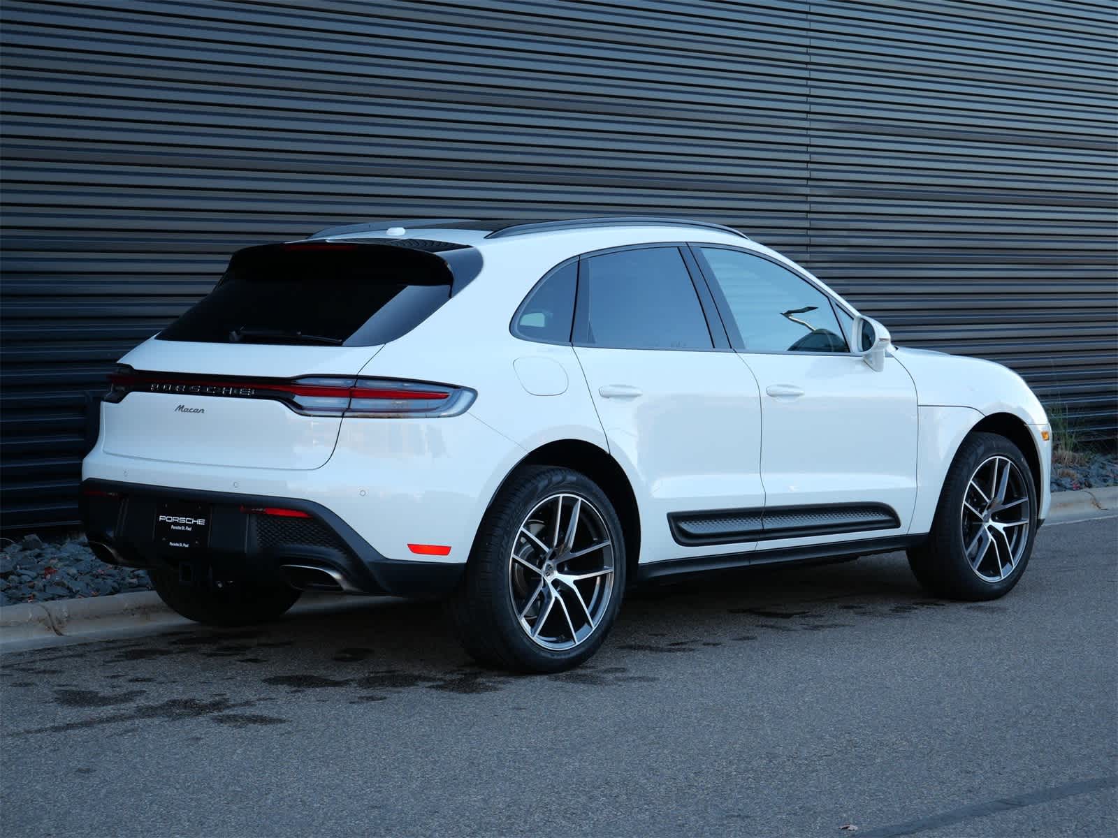Thumbnail: 2025 Porsche Macan - 26