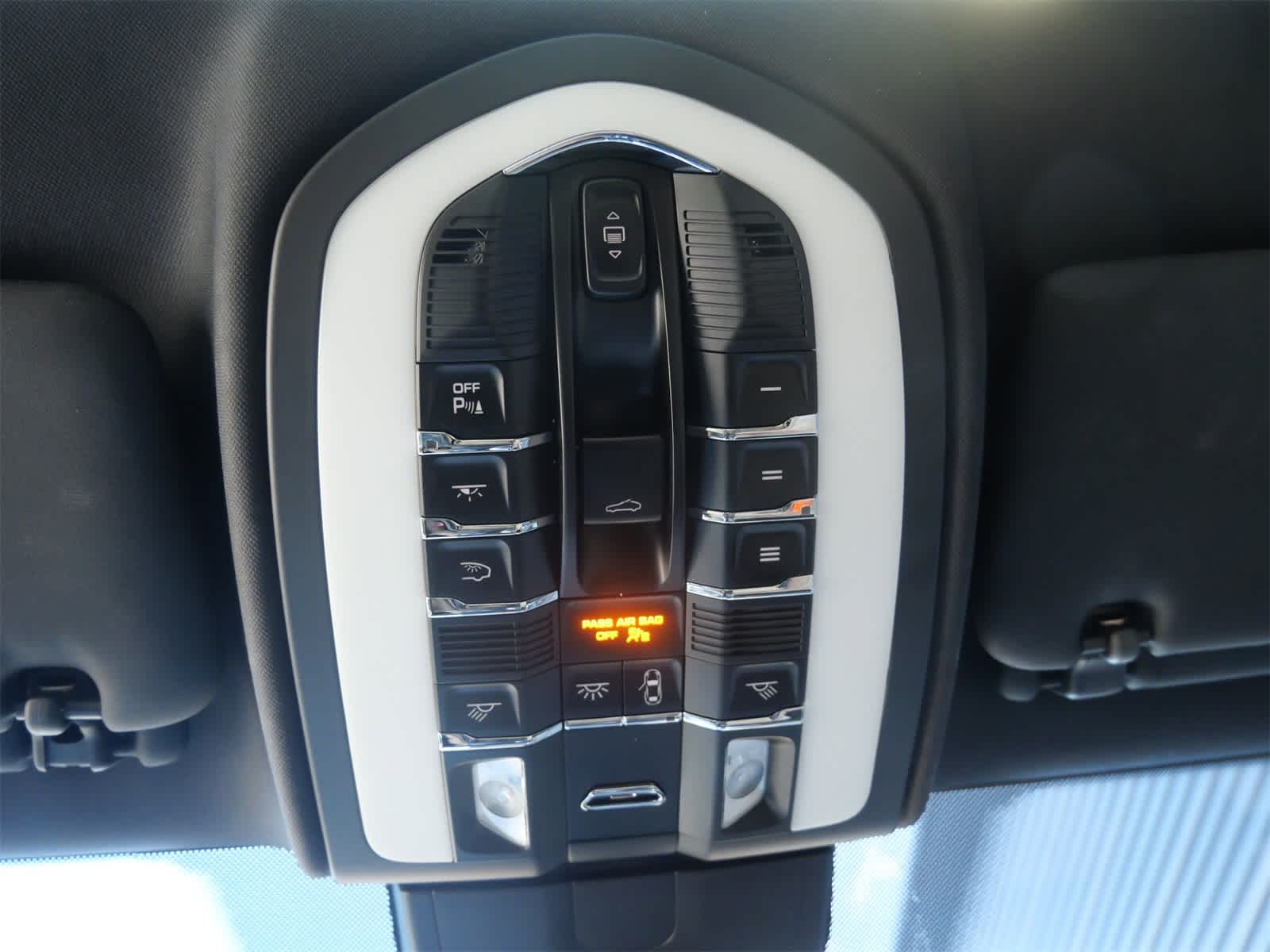 Thumbnail: 2017 Porsche Cayenne - 24