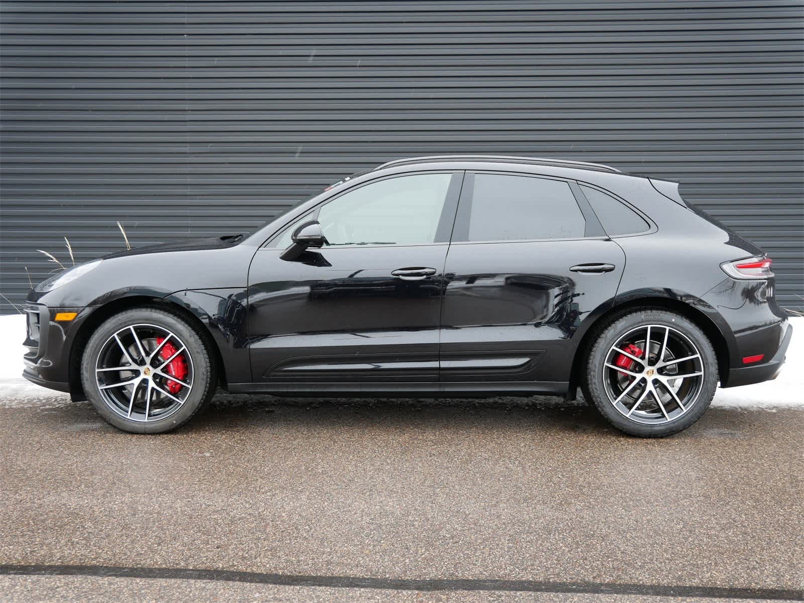 Thumbnail: 2025 Porsche Macan - 2