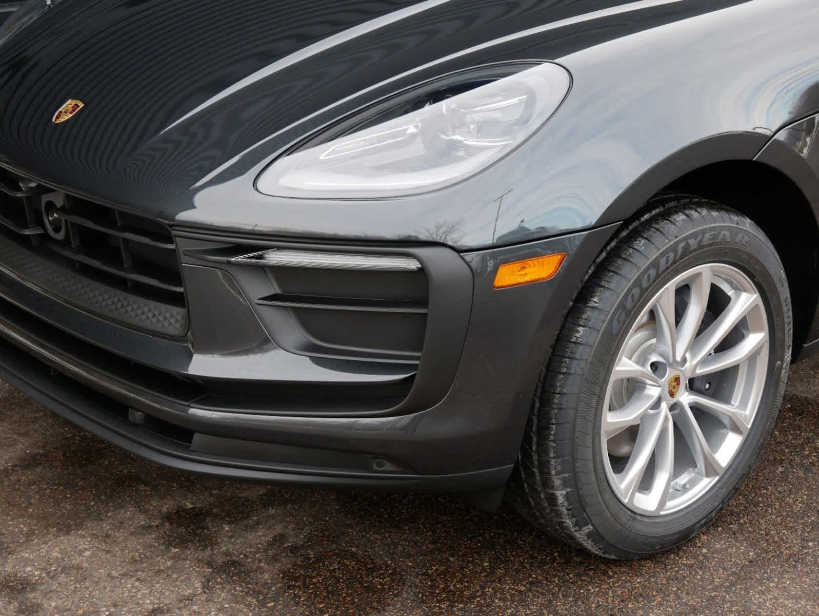 Thumbnail: 2025 Porsche Macan - 6