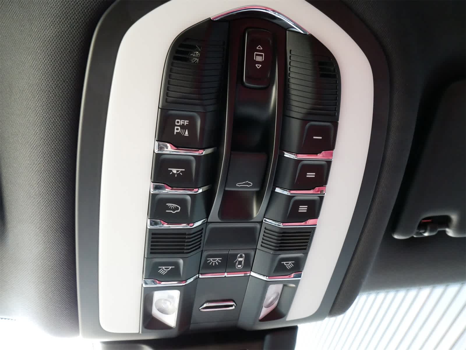 2024 Porsche Macan Base 16
