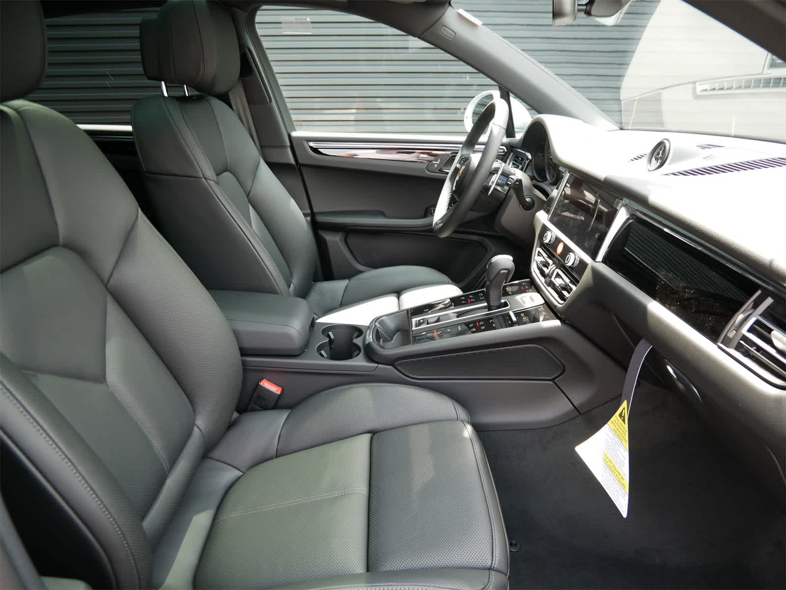 Thumbnail: 2026 Porsche Macan - 27