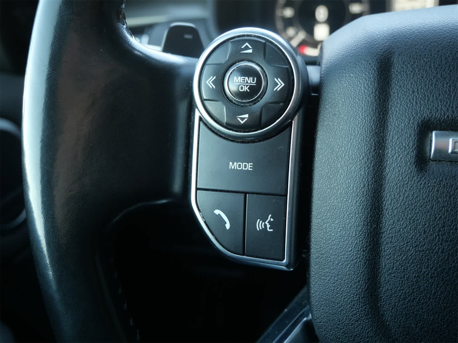 Thumbnail: 2018 Land Rover Discovery - 21