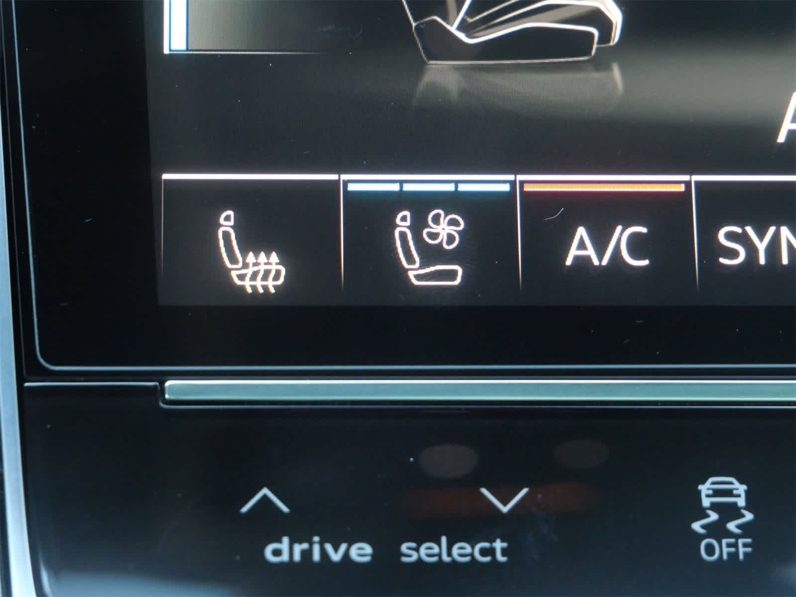 Thumbnail: 2025 Audi RS Q8 - 27