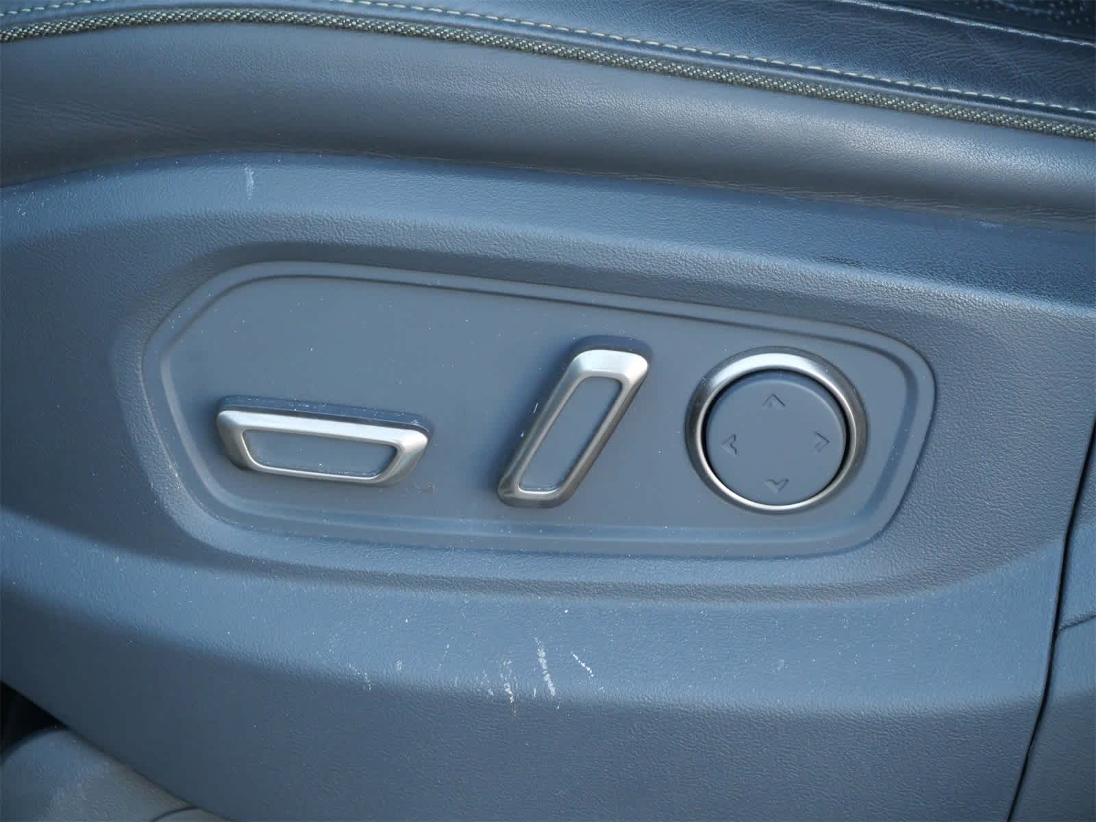 Thumbnail: 2022 Rivian R1T - 11