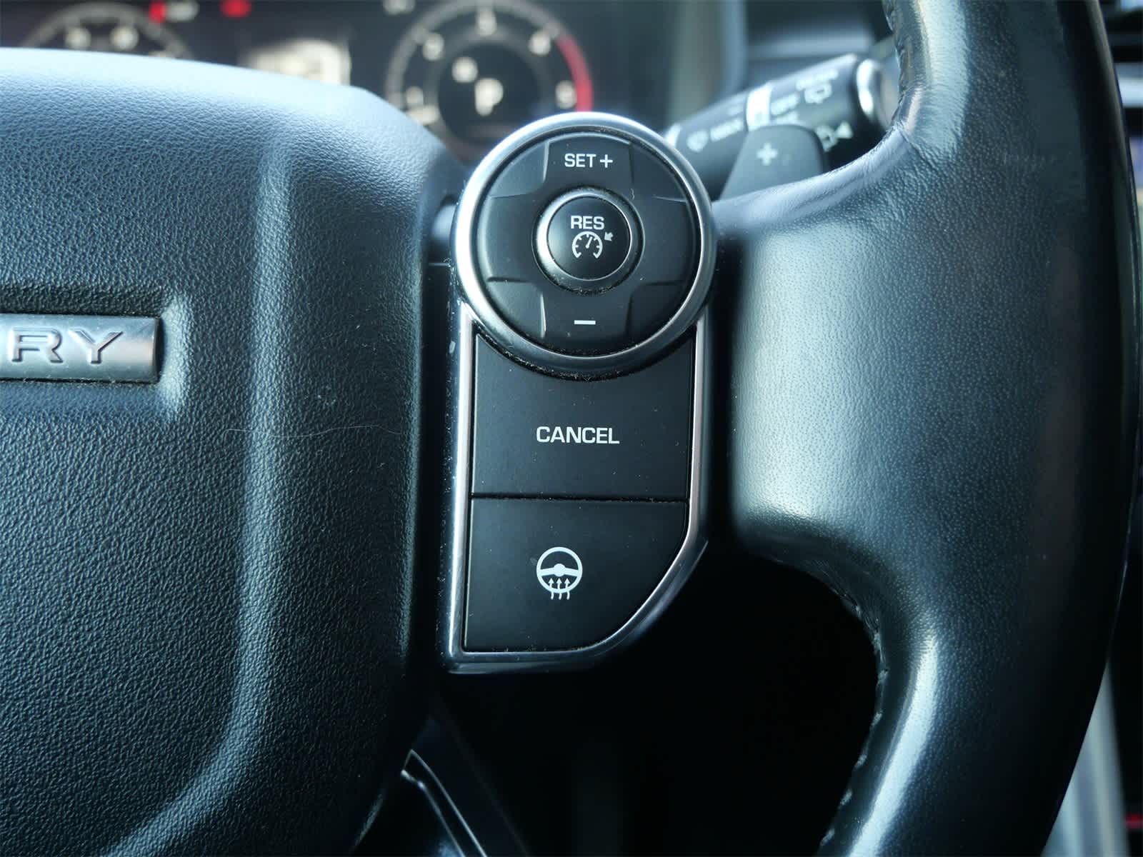 Thumbnail: 2018 Land Rover Discovery - 20