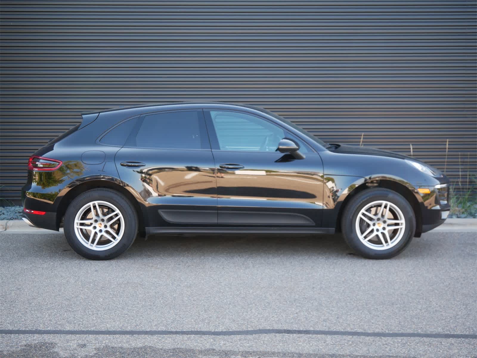 Thumbnail: 2017 Porsche Macan - 29