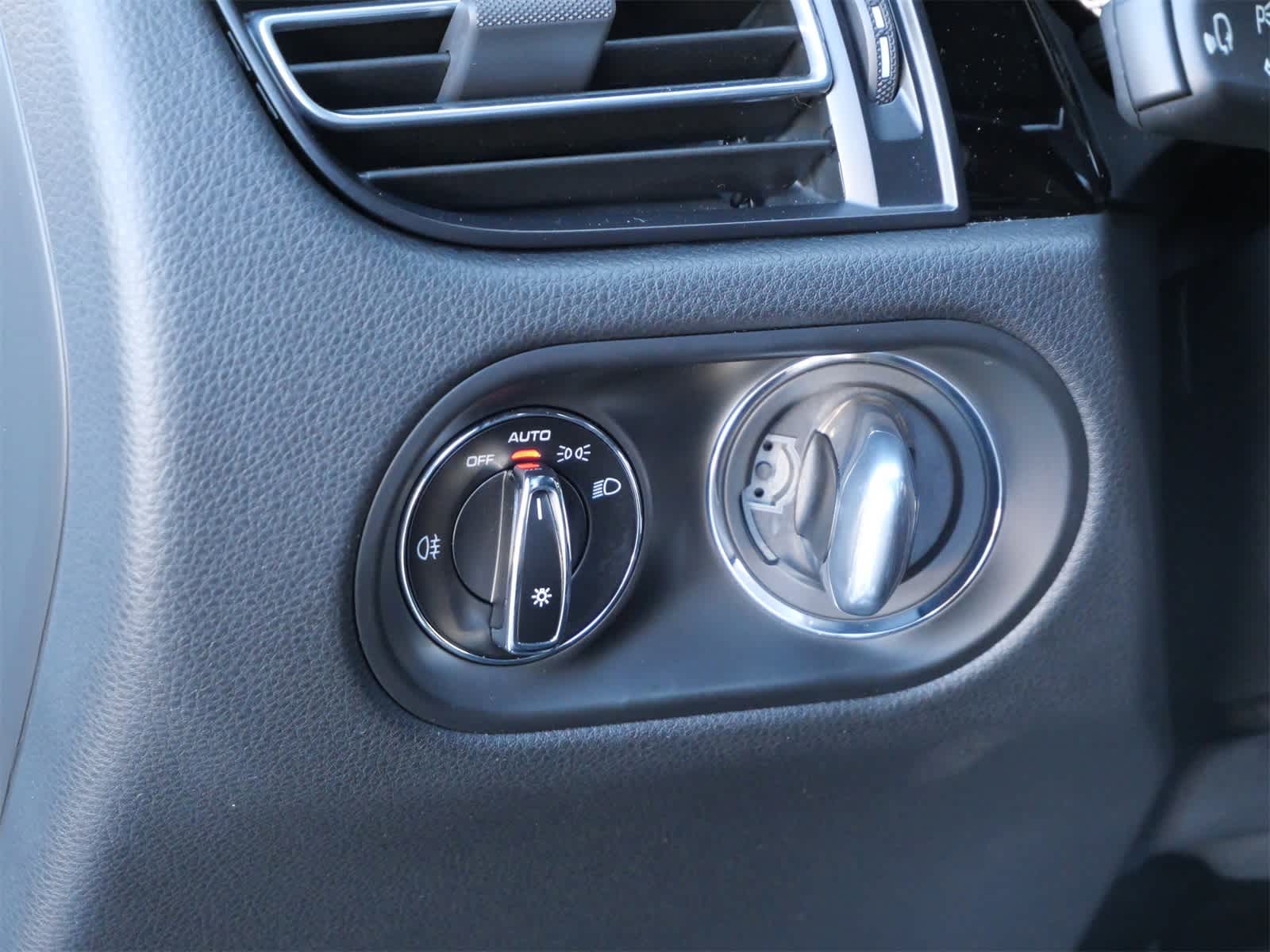 Thumbnail: 2021 Porsche Macan - 11