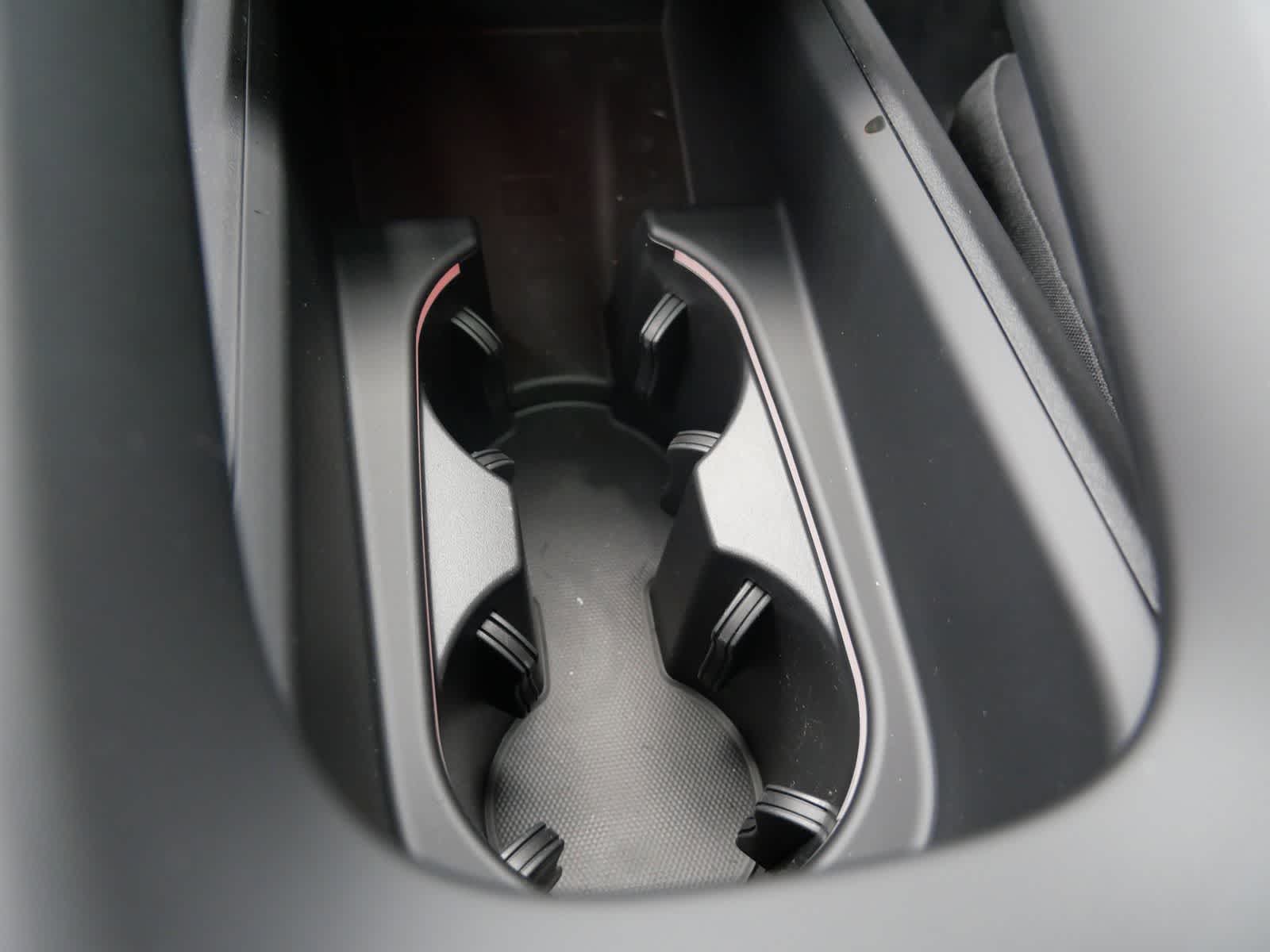 Thumbnail: 2025 Porsche Macan - 17