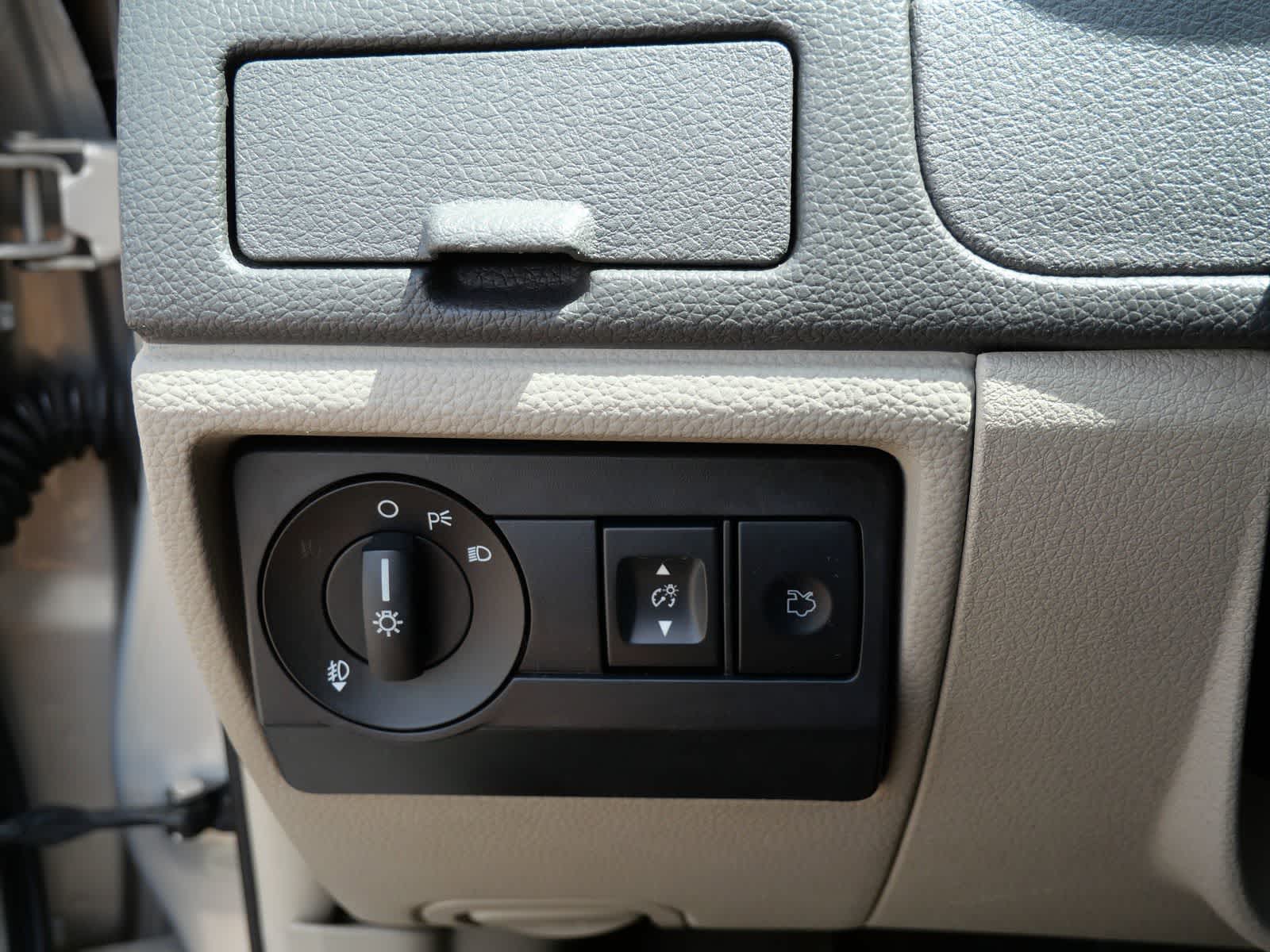 Thumbnail: 2010 Ford Fusion - 13